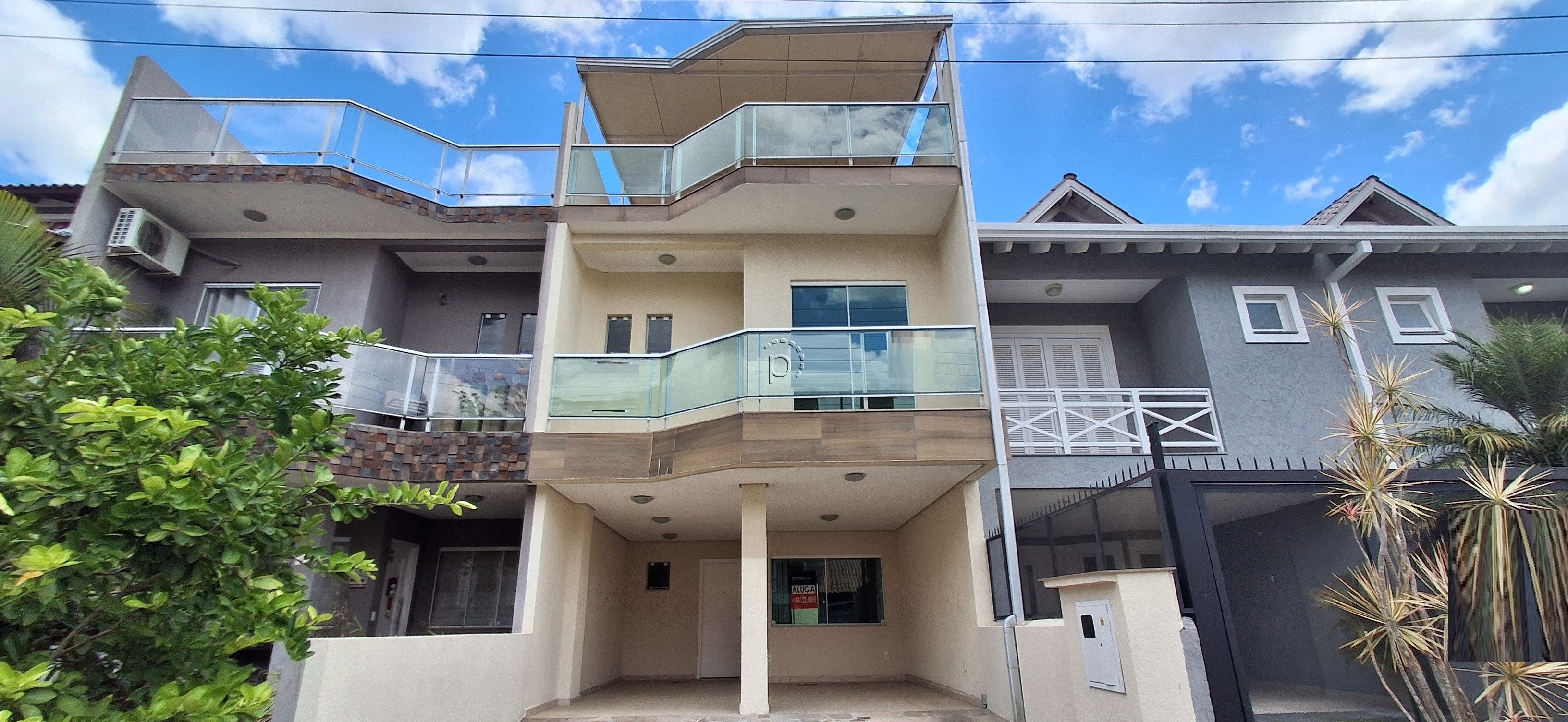 Casa em Condomínio para alugar com 140m², 3 quartos, 1 suíte, 2 vagas no bairro Hípica em Porto Alegre