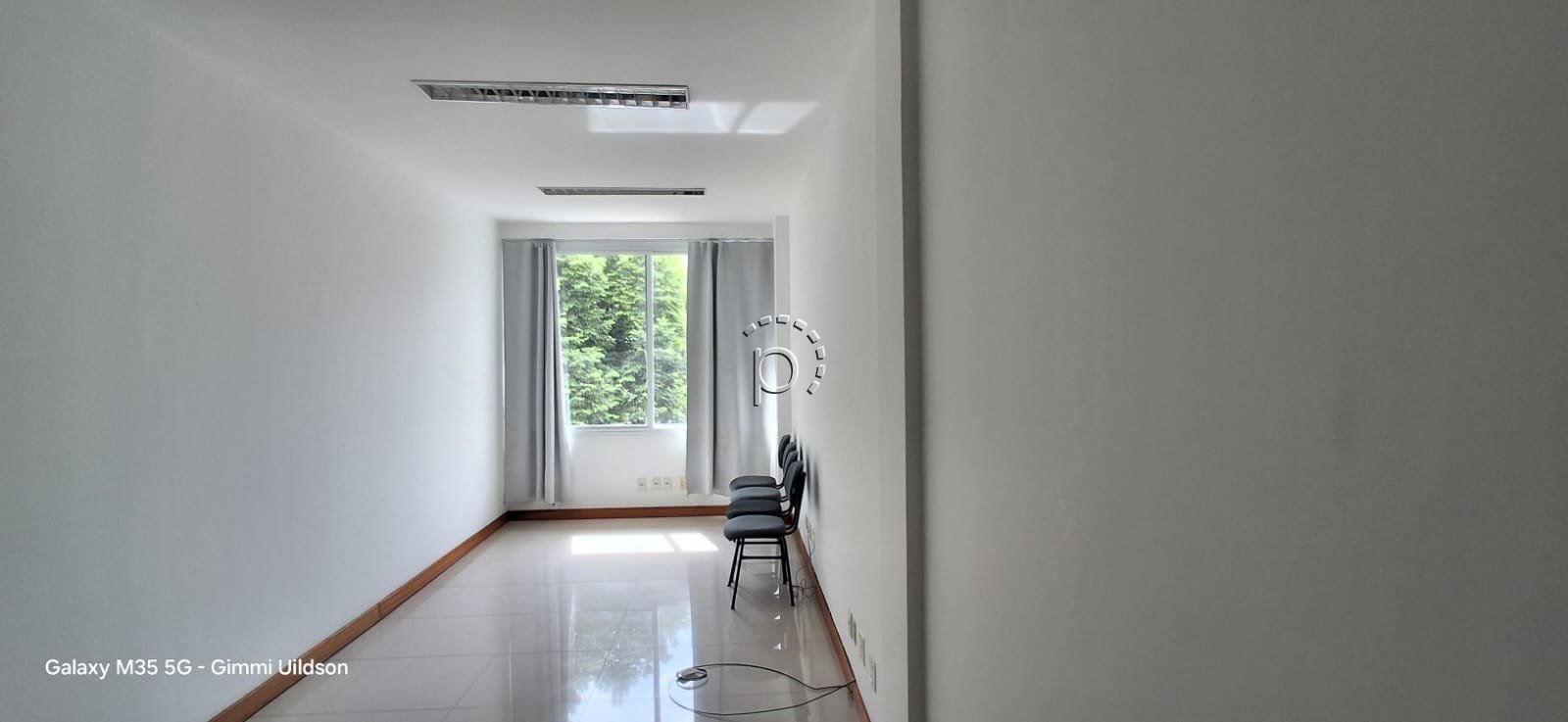 Sala para alugar com 30m² no bairro Menino Deus em Porto Alegre