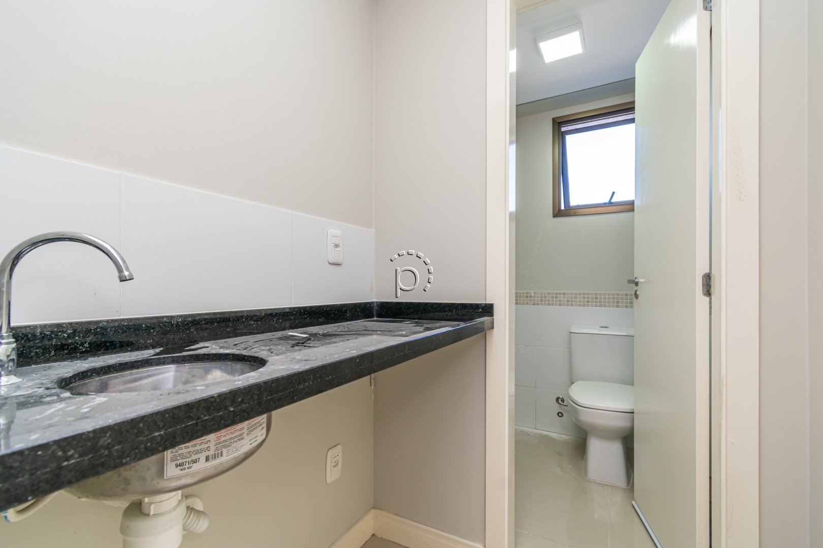 Sala para alugar com 28m², 1 vaga no bairro Tristeza em Porto Alegre - Foto 2