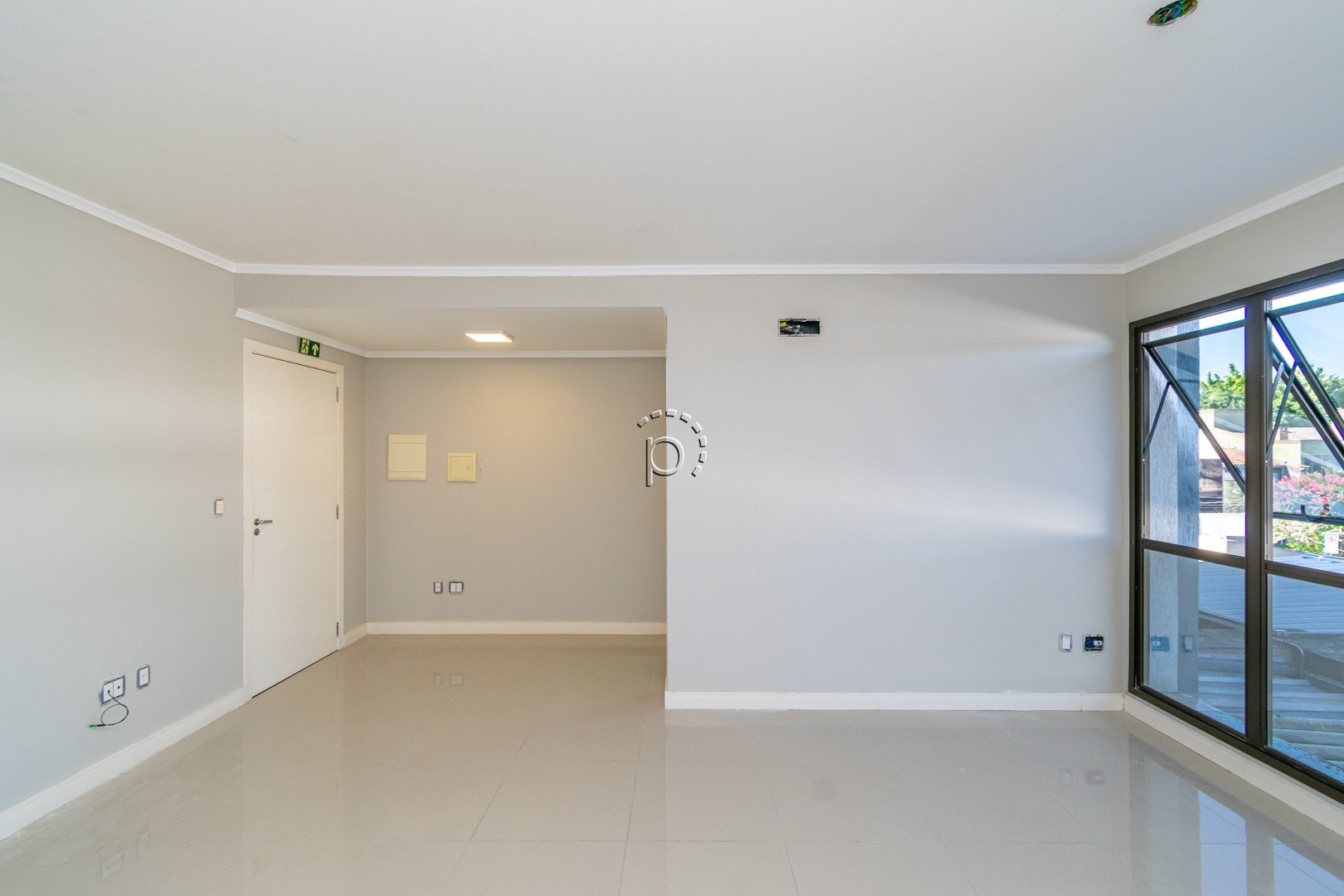 Sala para alugar com 28m², 1 vaga no bairro Tristeza em Porto Alegre