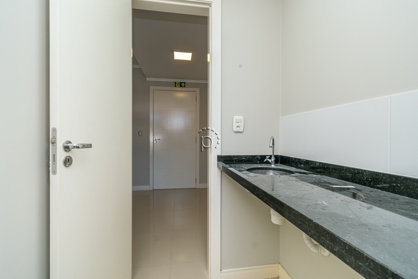 Sala para alugar com 28m², 1 vaga no bairro Tristeza em Porto Alegre - Foto 12