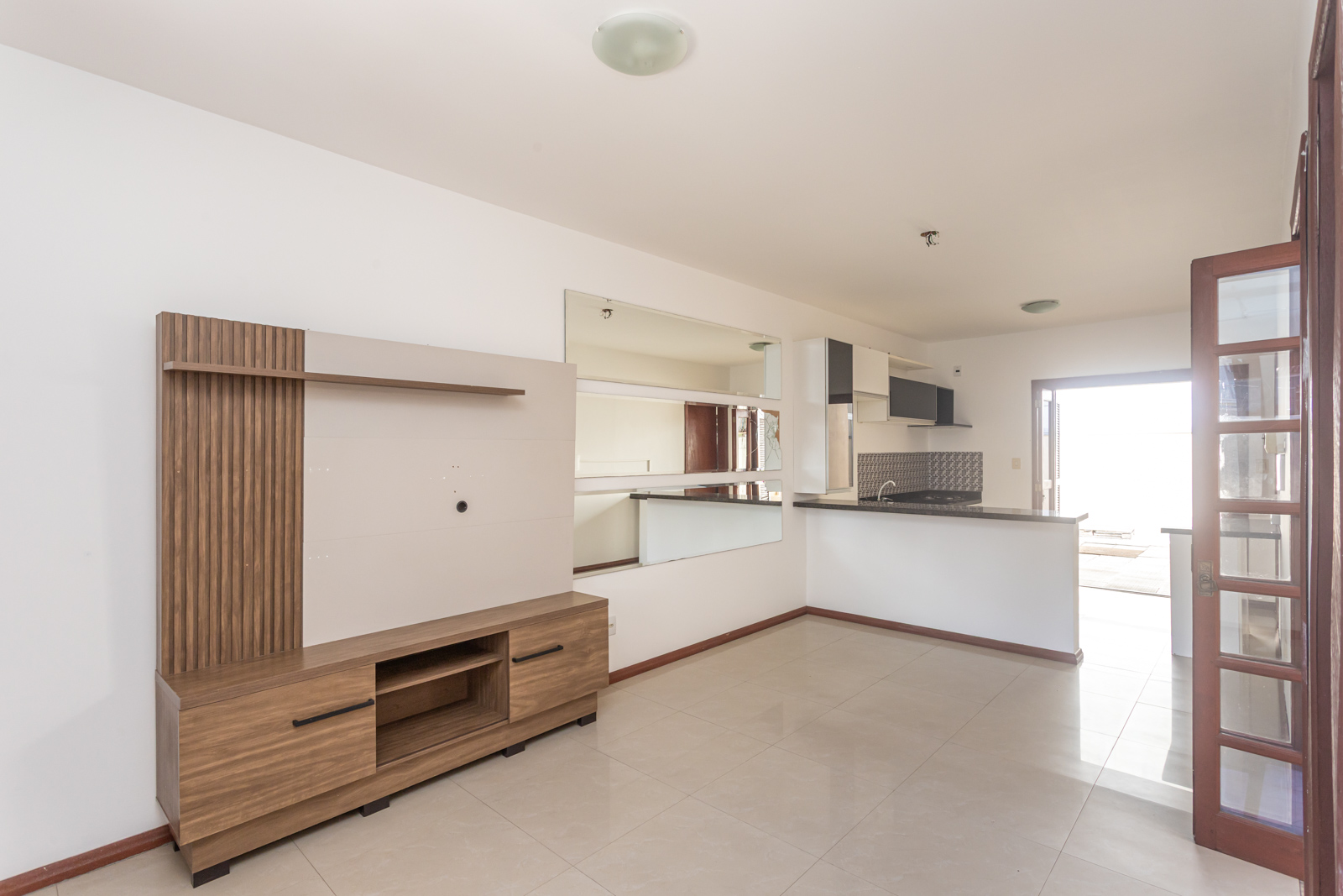 Casa para alugar com 74m², 2 quartos, 1 suíte, 2 vagas no bairro Hípica em Porto Alegre - Foto 4