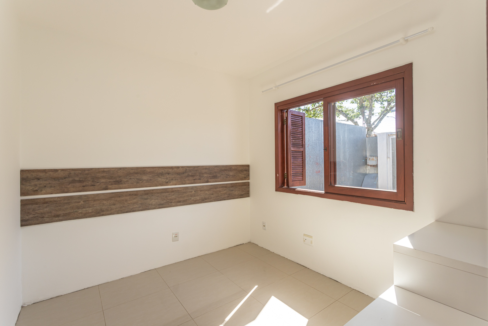 Casa para alugar com 74m², 2 quartos, 1 suíte, 2 vagas no bairro Hípica em Porto Alegre - Foto 13