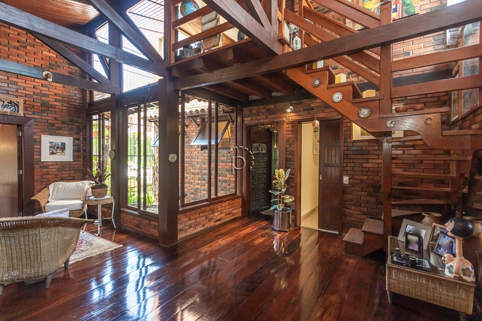 Casa à venda com 280m², 3 quartos, 2 suítes, 3 vagas no bairro Guarujá em Porto Alegre - Foto 10