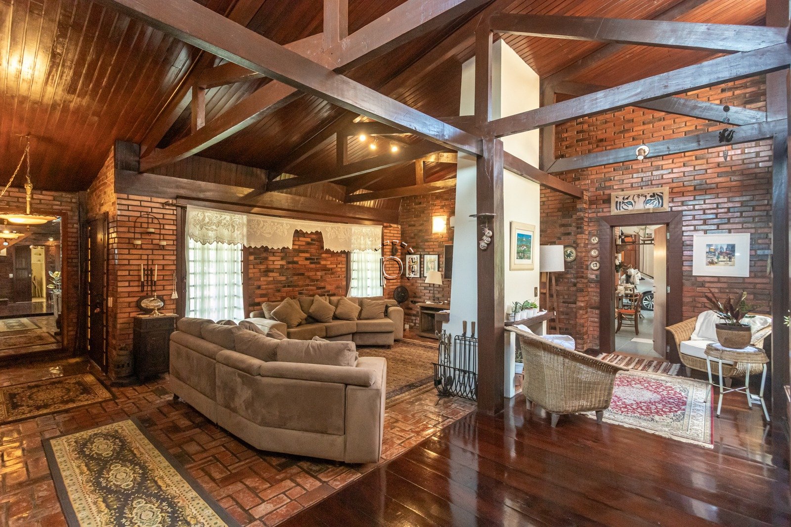 Casa à venda com 280m², 3 quartos, 2 suítes, 3 vagas no bairro Guarujá em Porto Alegre - Foto 11