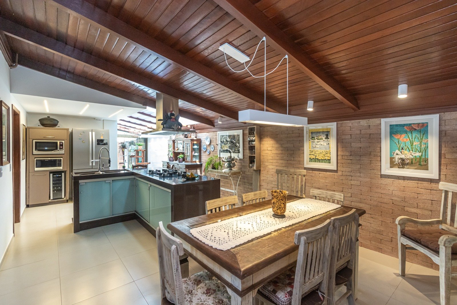 Casa à venda com 280m², 3 quartos, 2 suítes, 3 vagas no bairro Guarujá em Porto Alegre - Foto 17