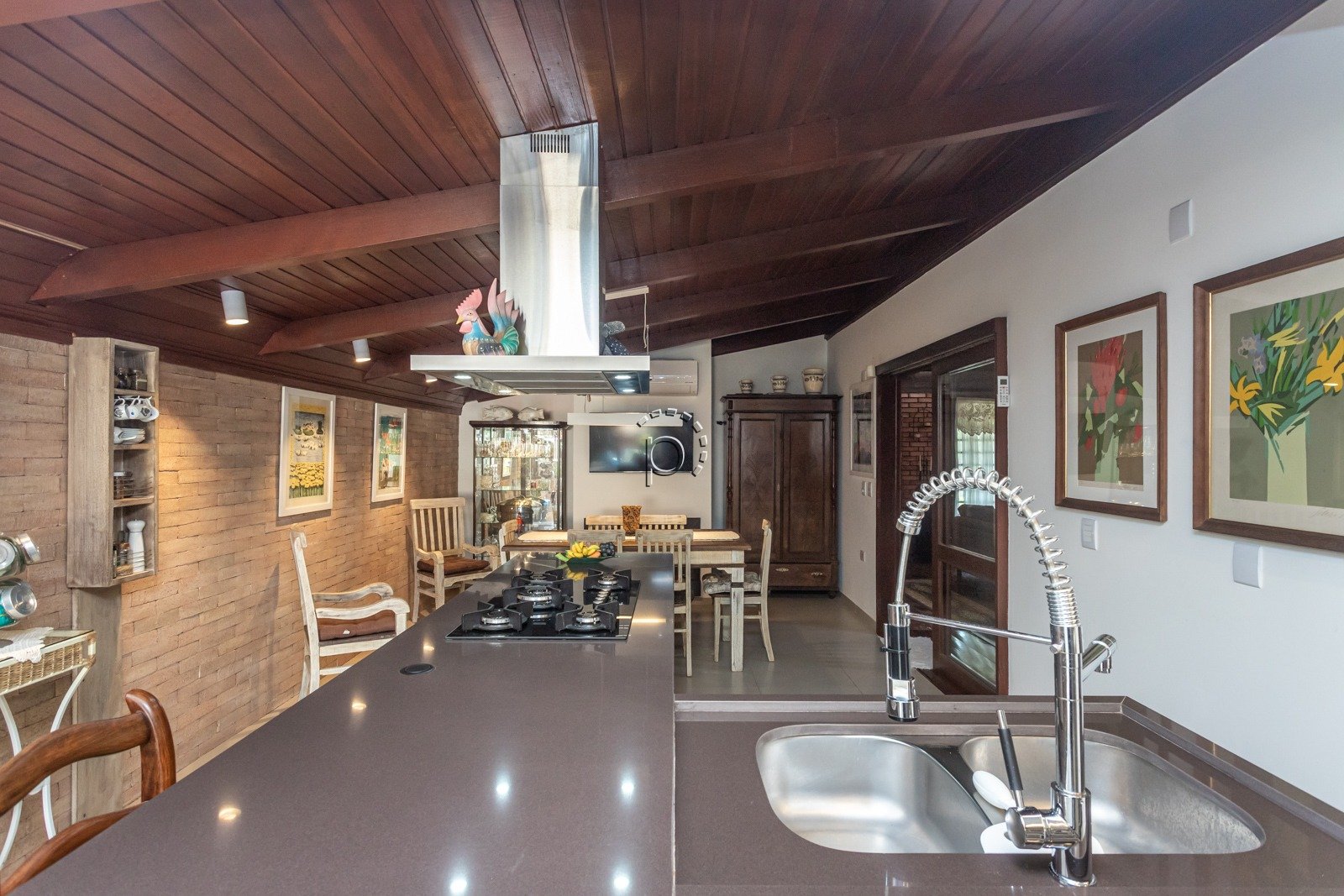 Casa à venda com 280m², 3 quartos, 2 suítes, 3 vagas no bairro Guarujá em Porto Alegre - Foto 21