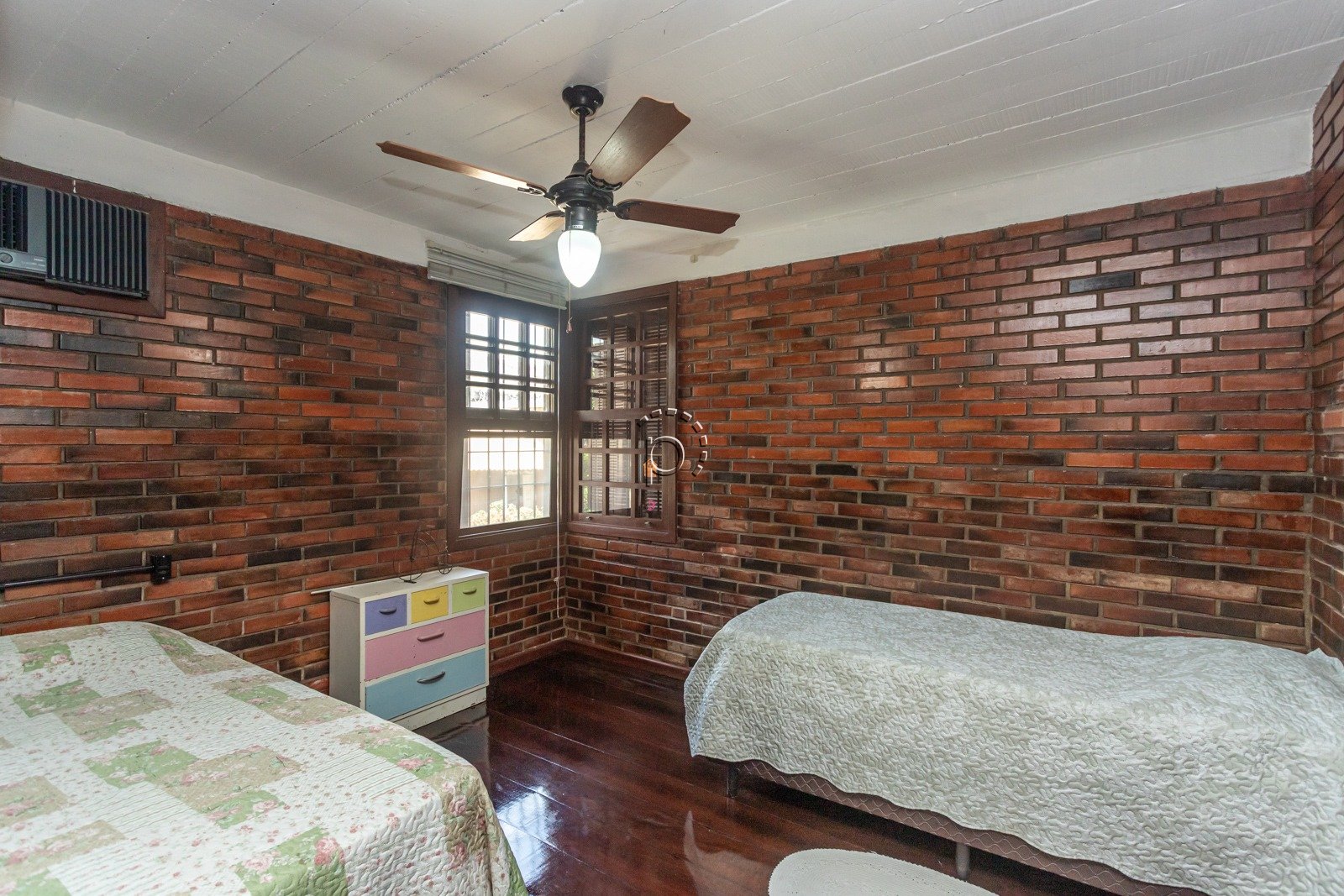 Casa à venda com 280m², 3 quartos, 2 suítes, 3 vagas no bairro Guarujá em Porto Alegre - Foto 26