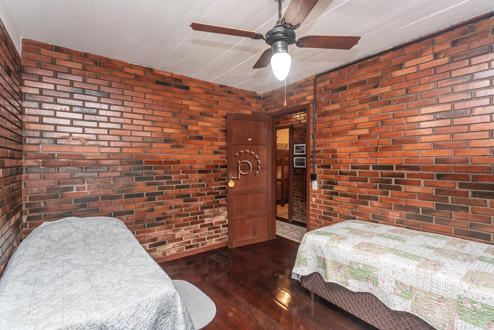 Casa à venda com 280m², 3 quartos, 2 suítes, 3 vagas no bairro Guarujá em Porto Alegre - Foto 27