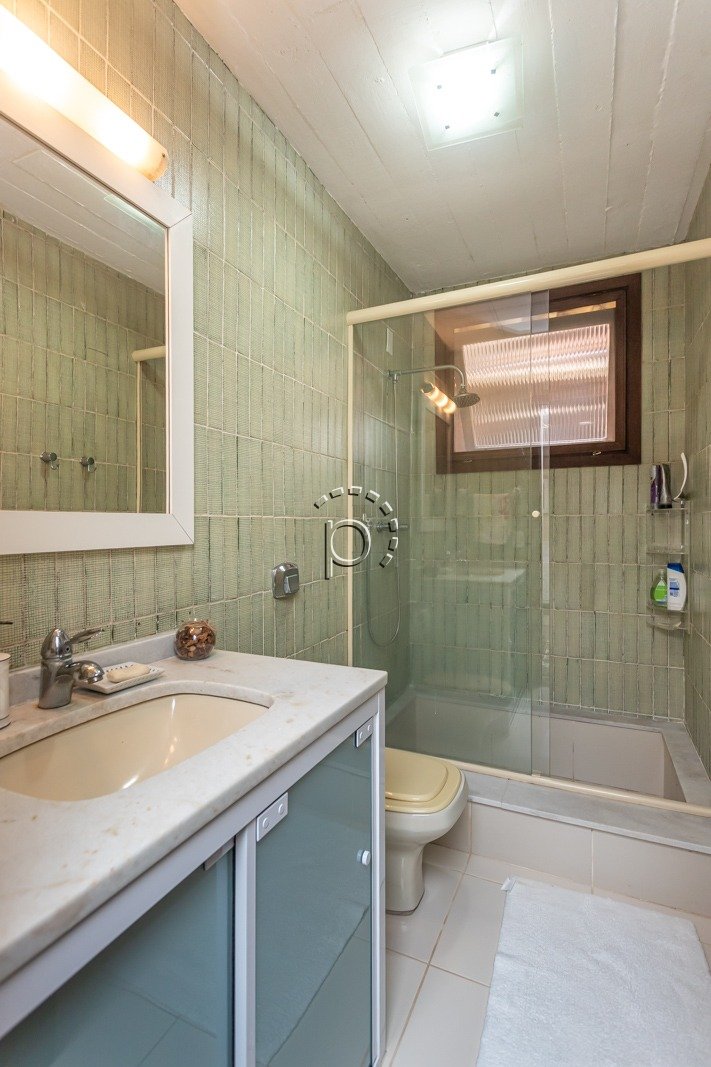 Casa à venda com 280m², 3 quartos, 2 suítes, 3 vagas no bairro Guarujá em Porto Alegre - Foto 32