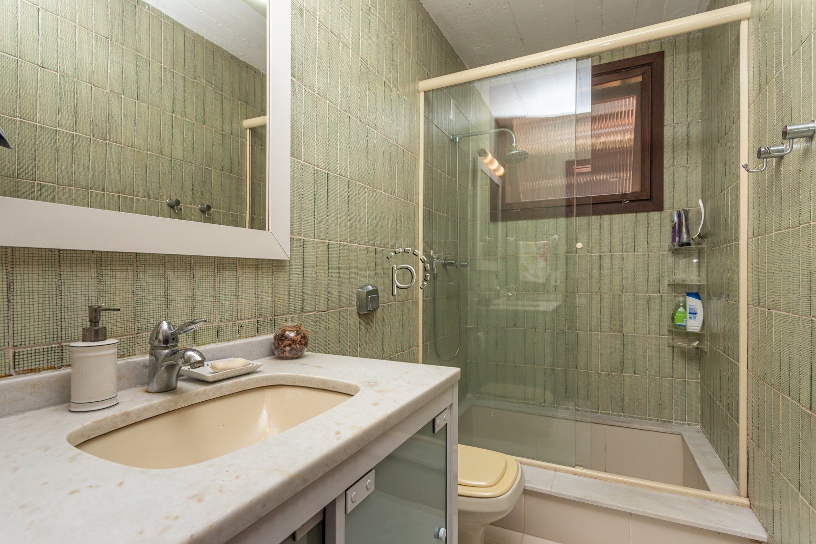 Casa à venda com 280m², 3 quartos, 2 suítes, 3 vagas no bairro Guarujá em Porto Alegre - Foto 33