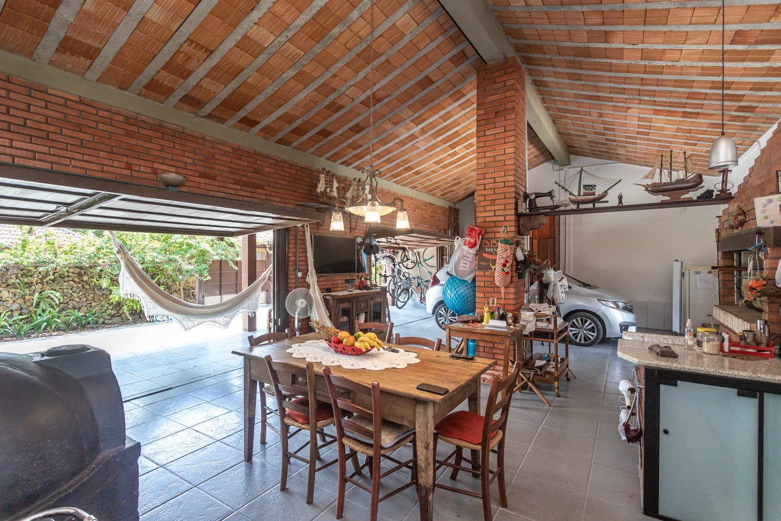 Casa à venda com 280m², 3 quartos, 2 suítes, 3 vagas no bairro Guarujá em Porto Alegre - Foto 8