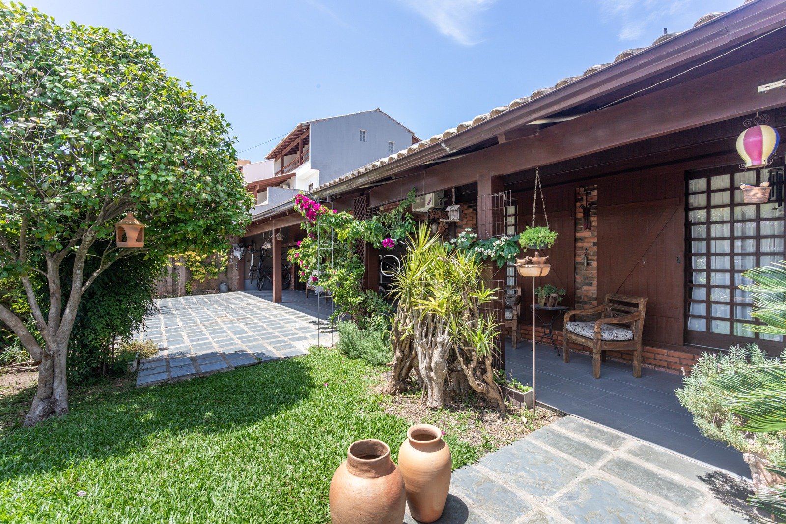 Casa à venda com 280m², 3 quartos, 2 suítes, 3 vagas no bairro Guarujá em Porto Alegre - Foto 4