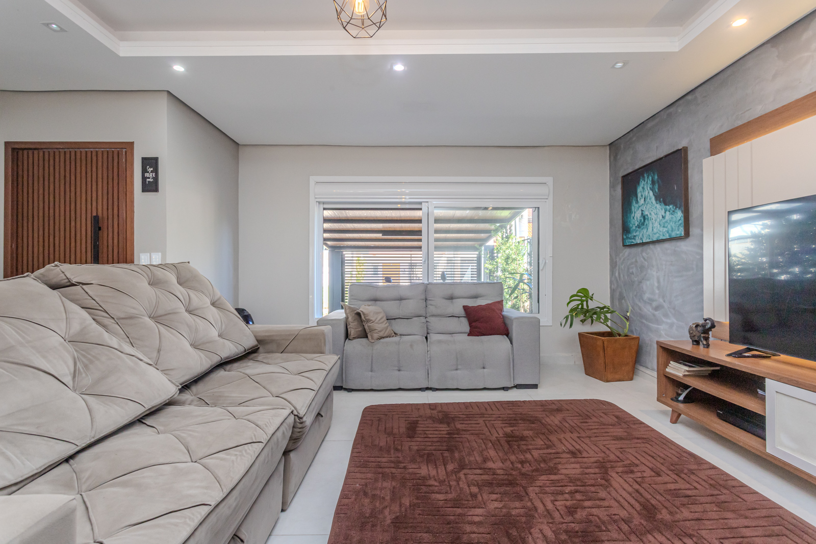 Casa à venda com 128m², 3 quartos, 1 suíte, 2 vagas no bairro Hípica em Porto Alegre - Foto 2