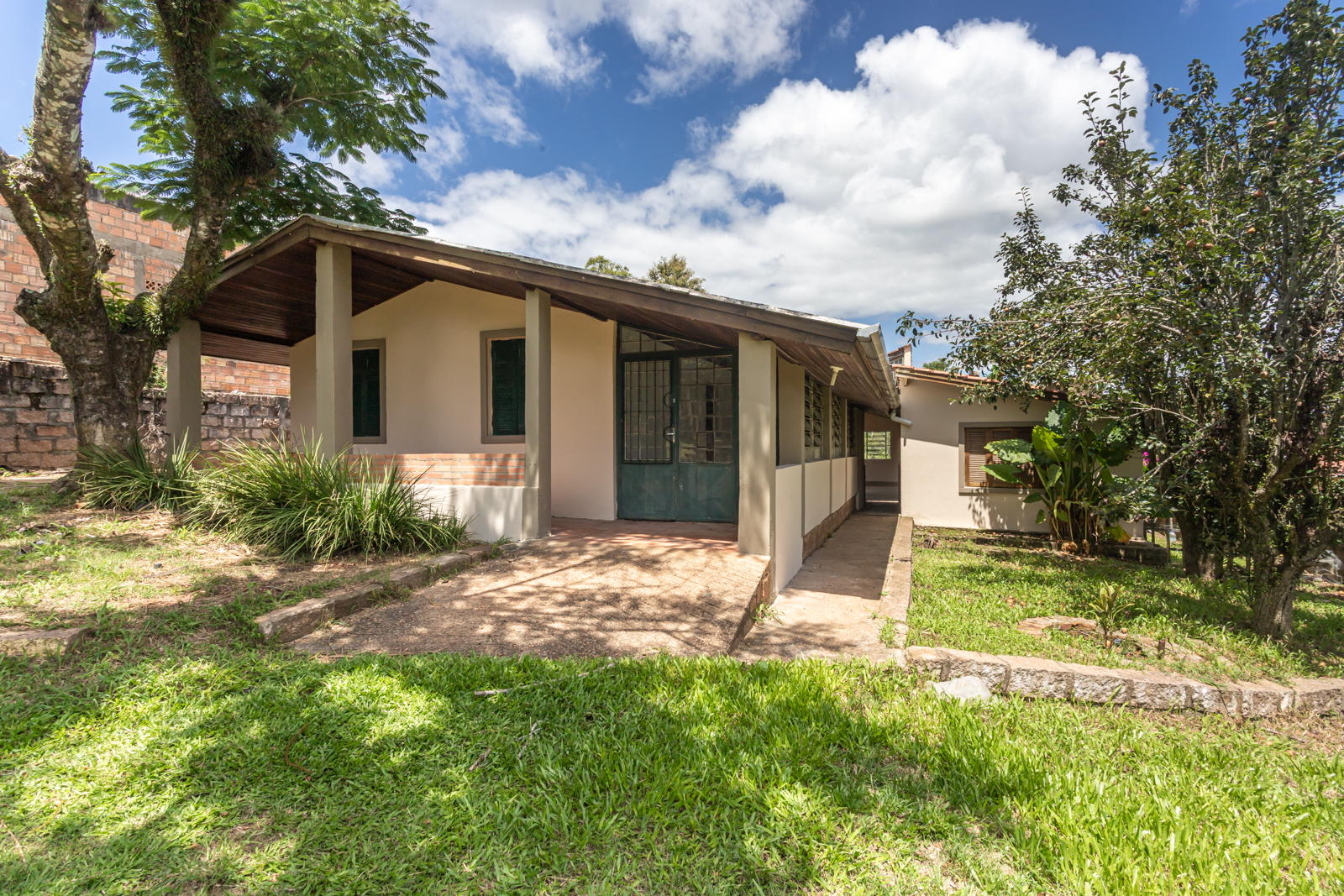 Casa para alugar com 1m², 3 quartos no bairro Hípica em Porto Alegre