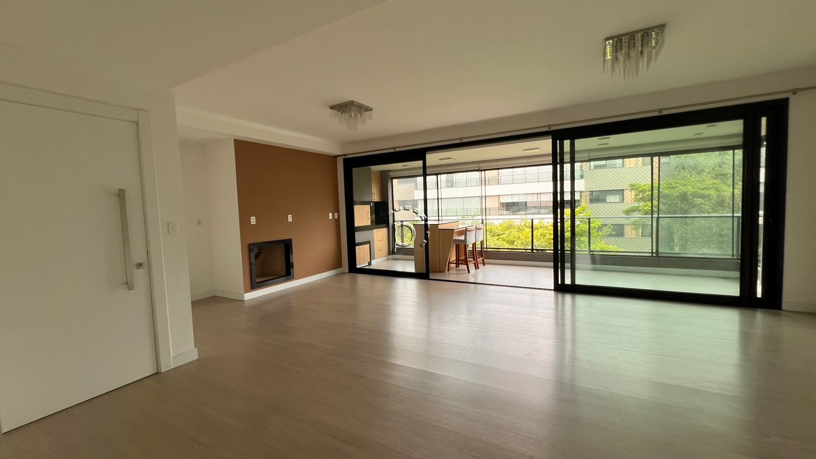 Apartamento para alugar com 163m², 3 quartos, 3 suítes, 3 vagas no bairro Pedra Redonda em Porto Alegre