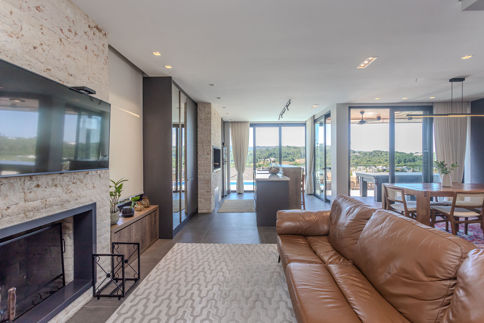 Casa em Condomínio à venda com 304m², 2 quartos, 2 suítes, 2 vagas no bairro Alphaville em Porto Alegre