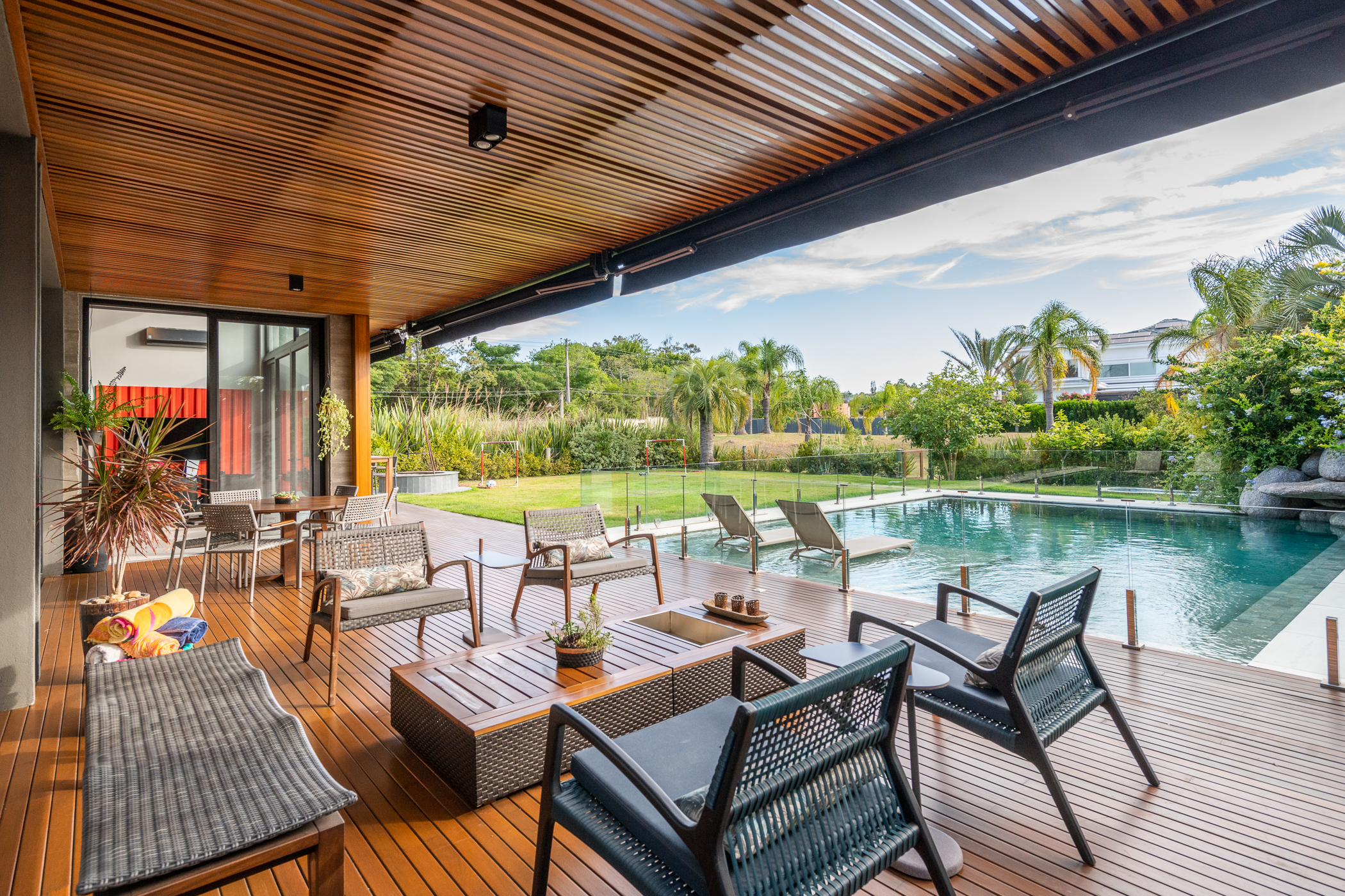 Casa em Condomínio à venda com 550m², 5 quartos, 5 suítes, 4 vagas no bairro Terra Ville em Porto Alegre