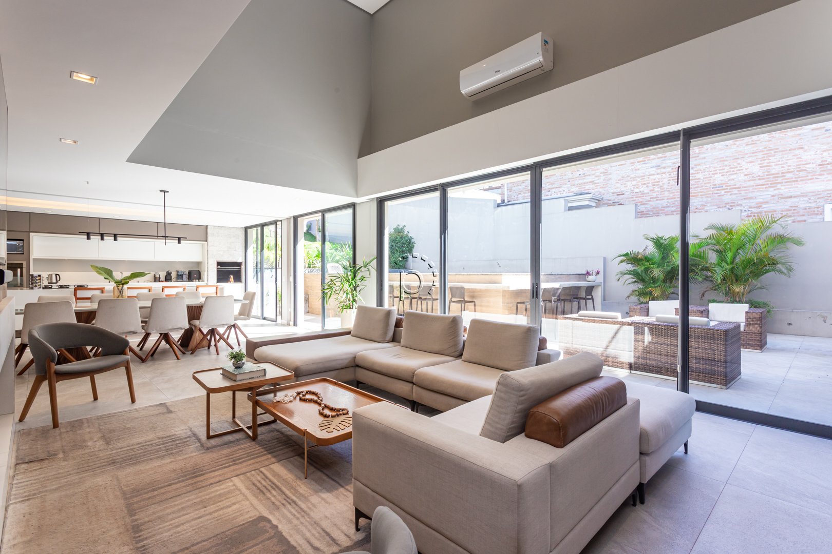 Casa em Condomínio à venda com 412m², 4 quartos, 4 suítes, 3 vagas no bairro Alphaville em Porto Alegre - Foto 2