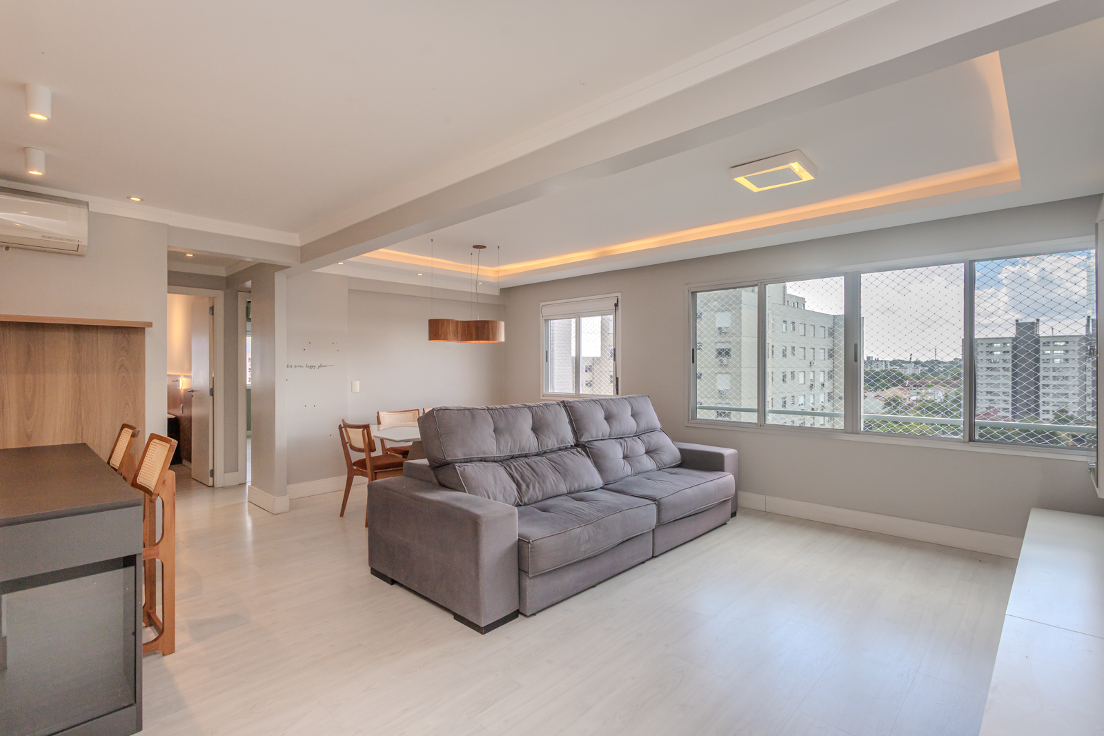 Apartamento à venda com 90m², 3 quartos, 1 suíte, 2 vagas no bairro Tristeza em Porto Alegre