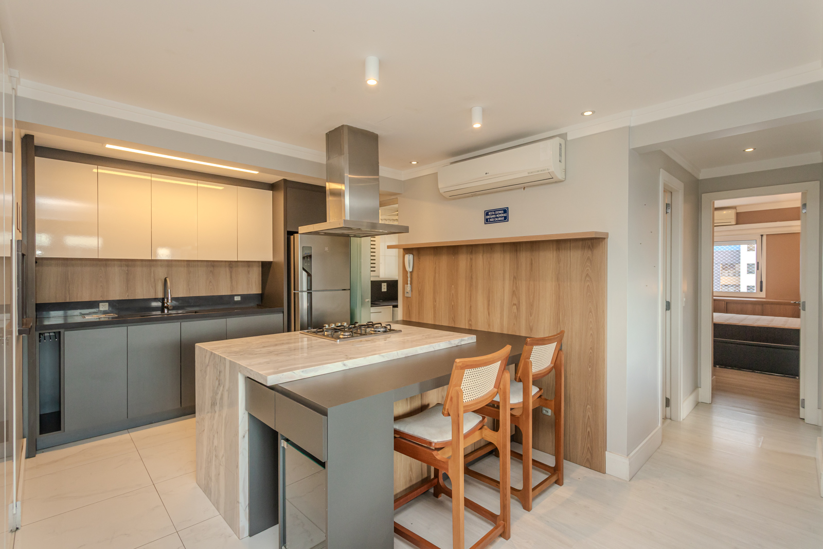 Apartamento à venda com 90m², 3 quartos, 1 suíte, 2 vagas no bairro Tristeza em Porto Alegre - Foto 8