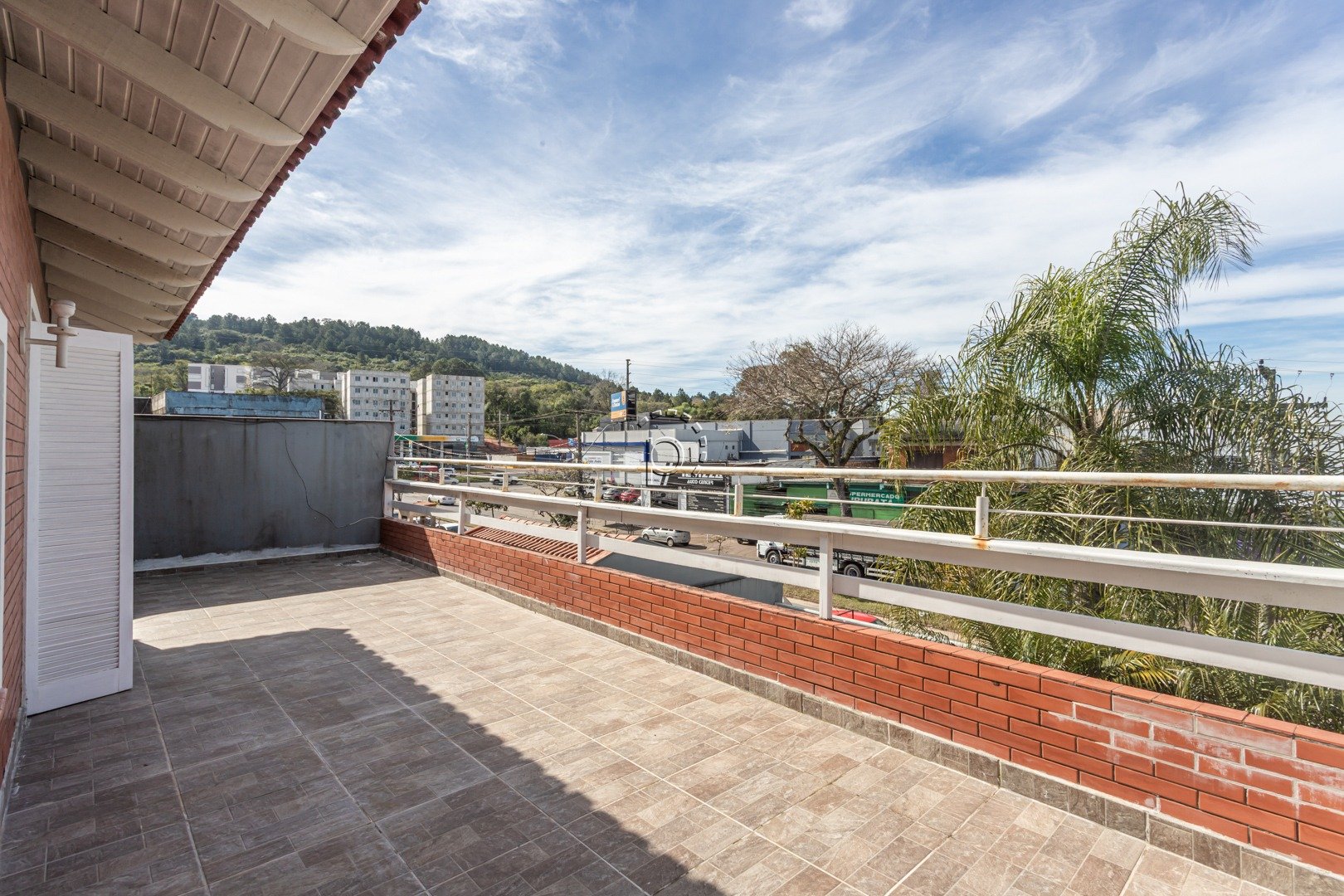Casa para alugar com 450m², 5 quartos, 3 suítes, 5 vagas no bairro Hípica em Porto Alegre - Foto 46