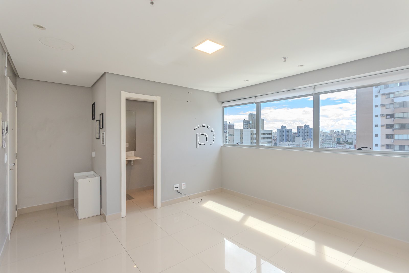 Sala para alugar com 50m², 1 vaga no bairro Menino Deus em Porto Alegre