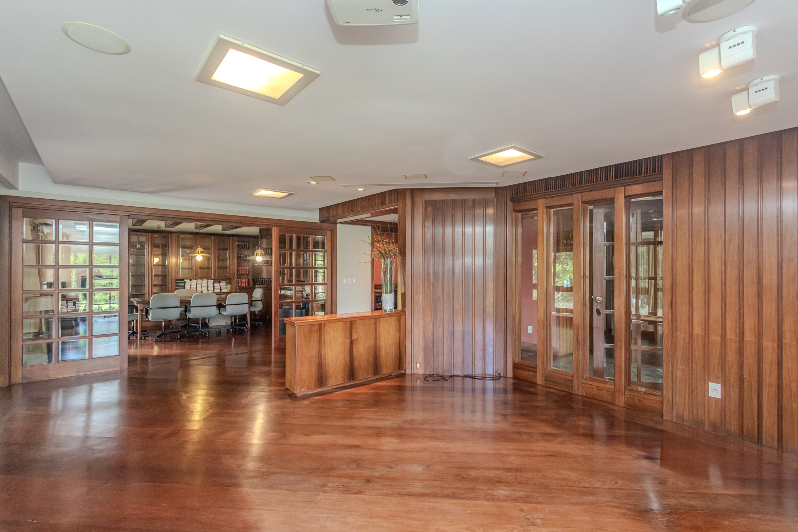 Casa em Condomínio à venda com 1.180m², 5 quartos, 5 suítes, 10 vagas no bairro Cavalhada em Porto Alegre - Foto 2