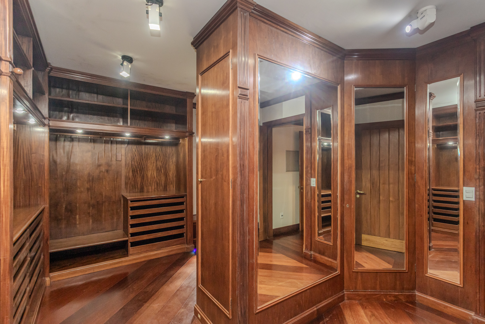 Casa em Condomínio à venda com 1.180m², 5 quartos, 5 suítes, 10 vagas no bairro Cavalhada em Porto Alegre - Foto 50