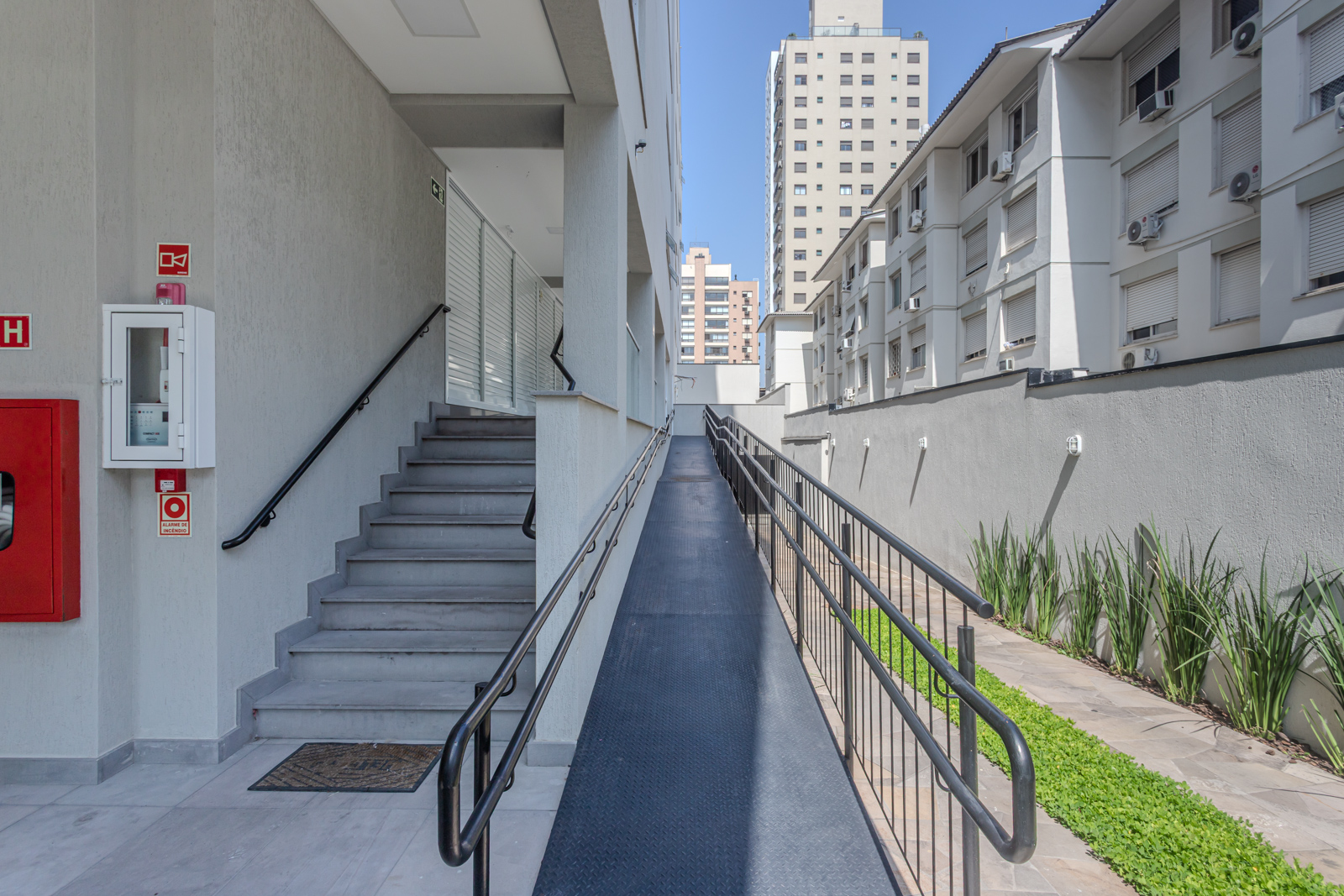 Apartamento para alugar com 44m², 1 quarto, 1 vaga no bairro Menino Deus em Porto Alegre - Foto 27