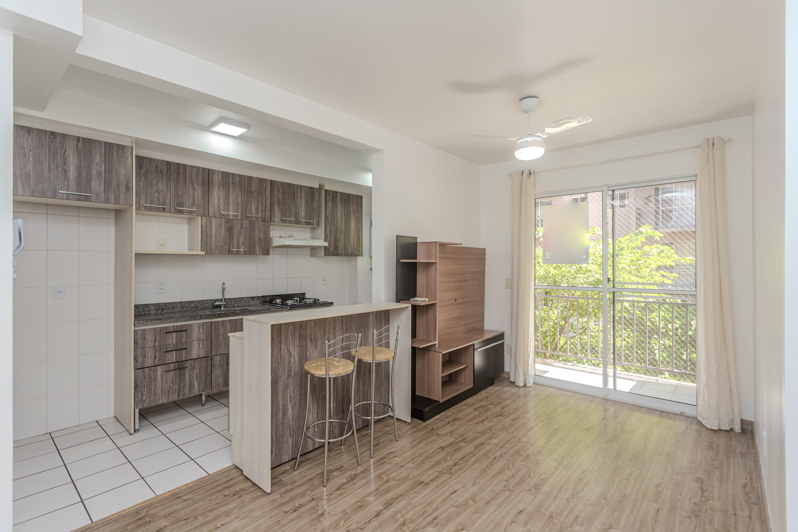 Apartamento para alugar com 70m², 2 quartos, 1 vaga no bairro Tristeza em Porto Alegre