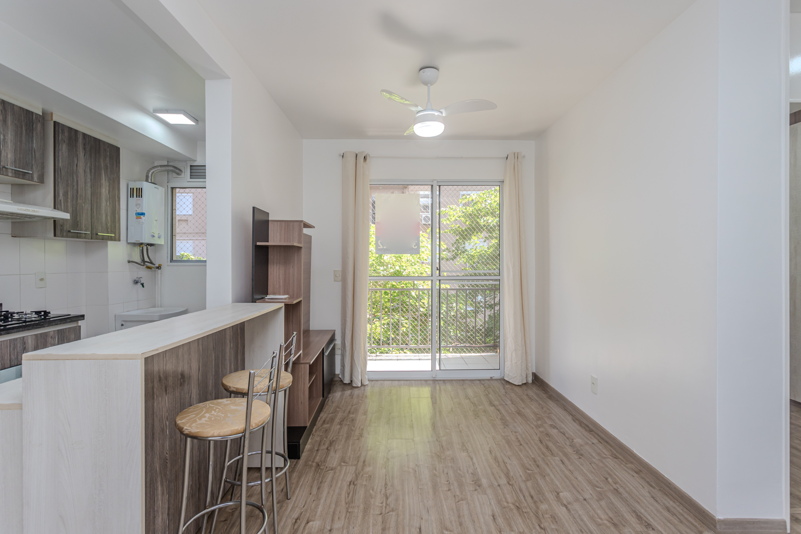 Apartamento para alugar com 70m², 2 quartos, 1 vaga no bairro Tristeza em Porto Alegre - Foto 2