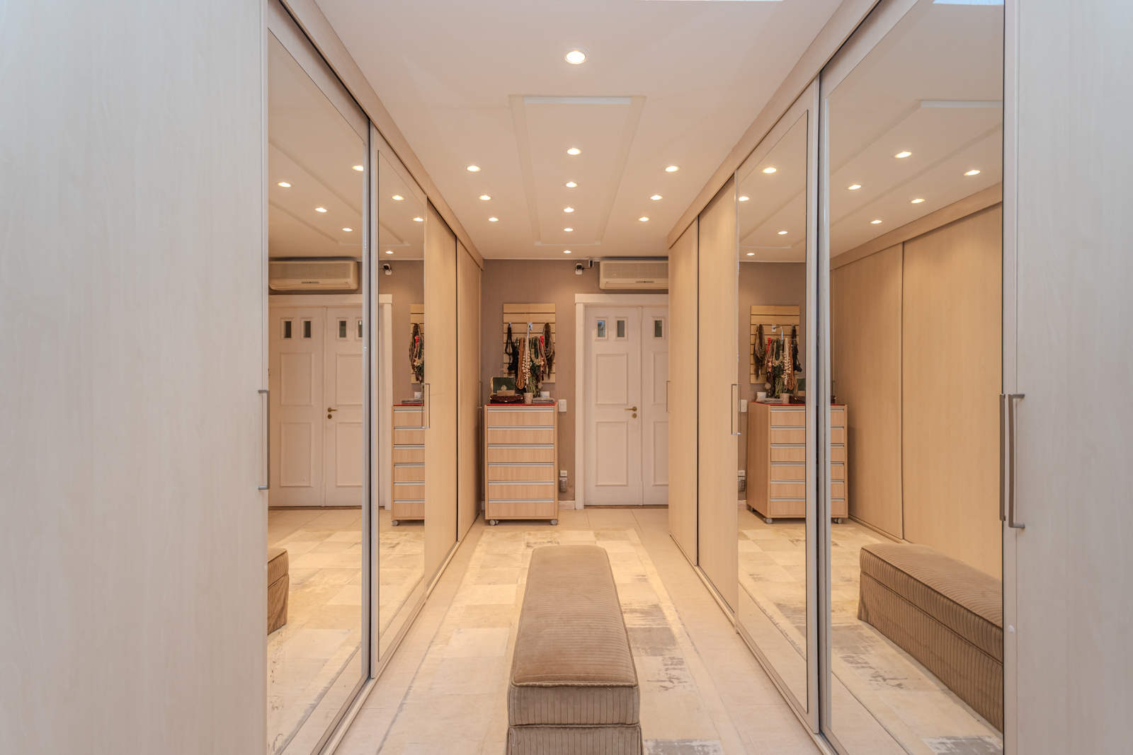 Casa em Condomínio à venda com 700m², 4 quartos, 4 suítes, 10 vagas no bairro Terra Ville em Porto Alegre - Foto 30