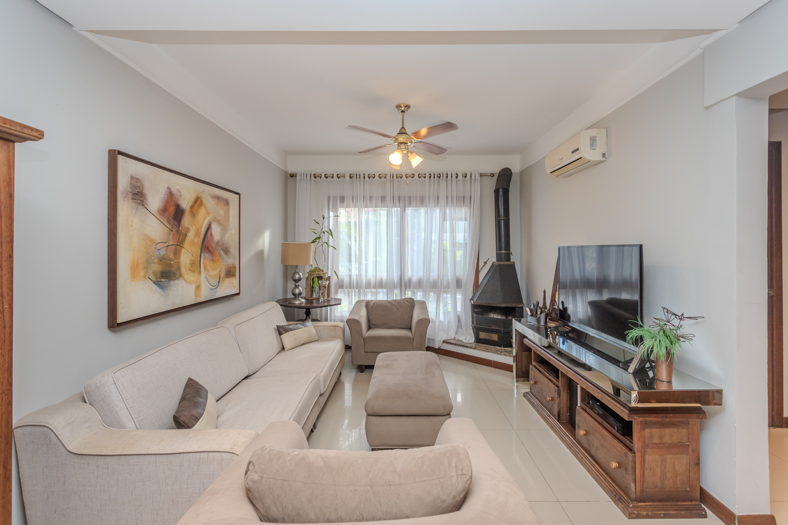 Casa em Condomínio à venda com 192m², 3 quartos, 1 suíte, 2 vagas no bairro Cavalhada em Porto Alegre