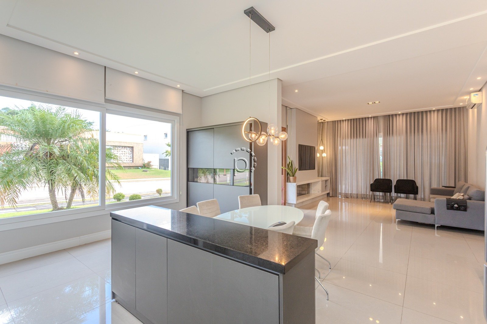 Casa em Condomínio à venda com 199m², 3 quartos, 3 suítes no bairro Vila Nova em Porto Alegre