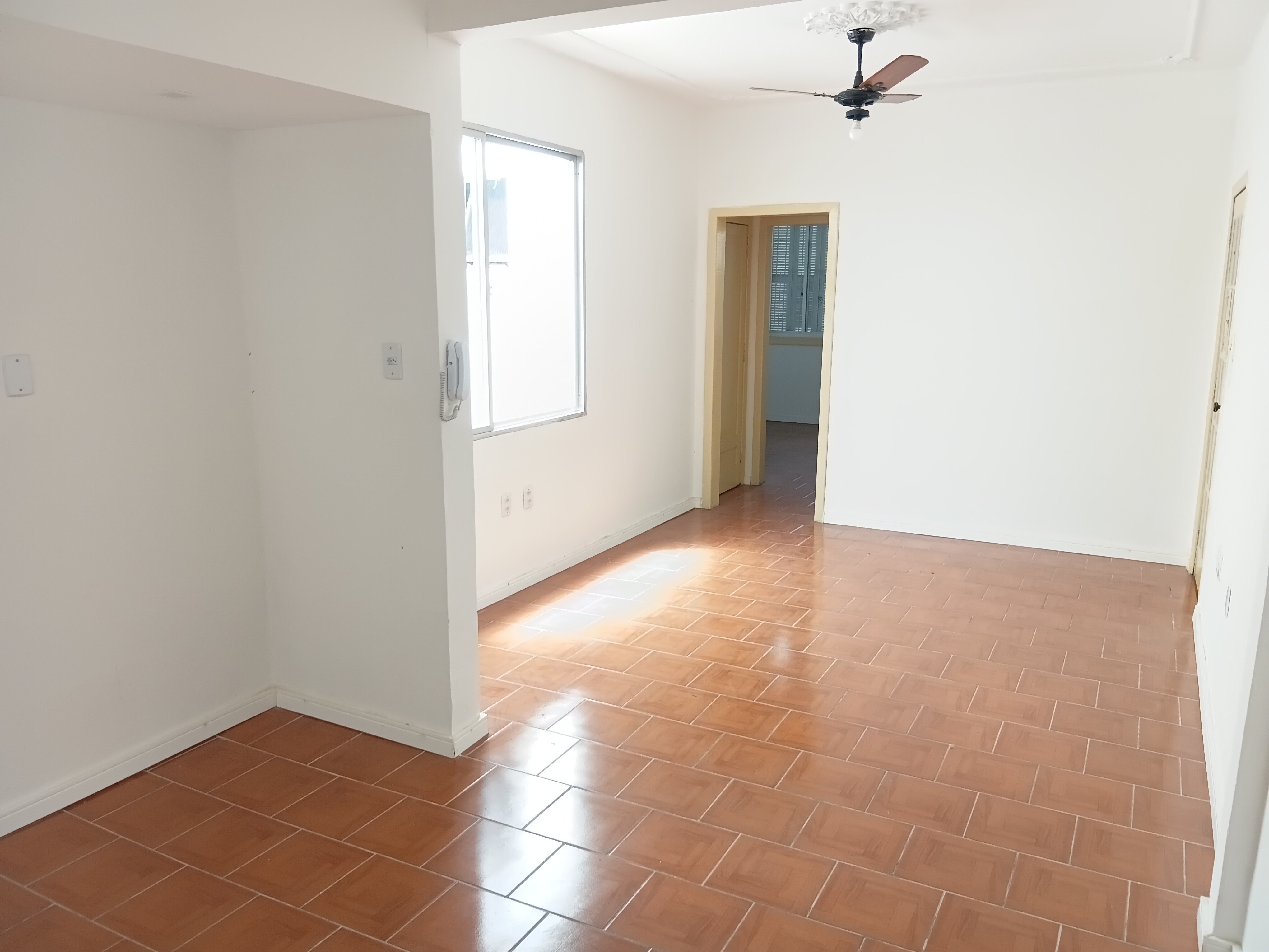 Apartamento para alugar com 50m², 2 quartos no bairro Menino Deus em Porto Alegre