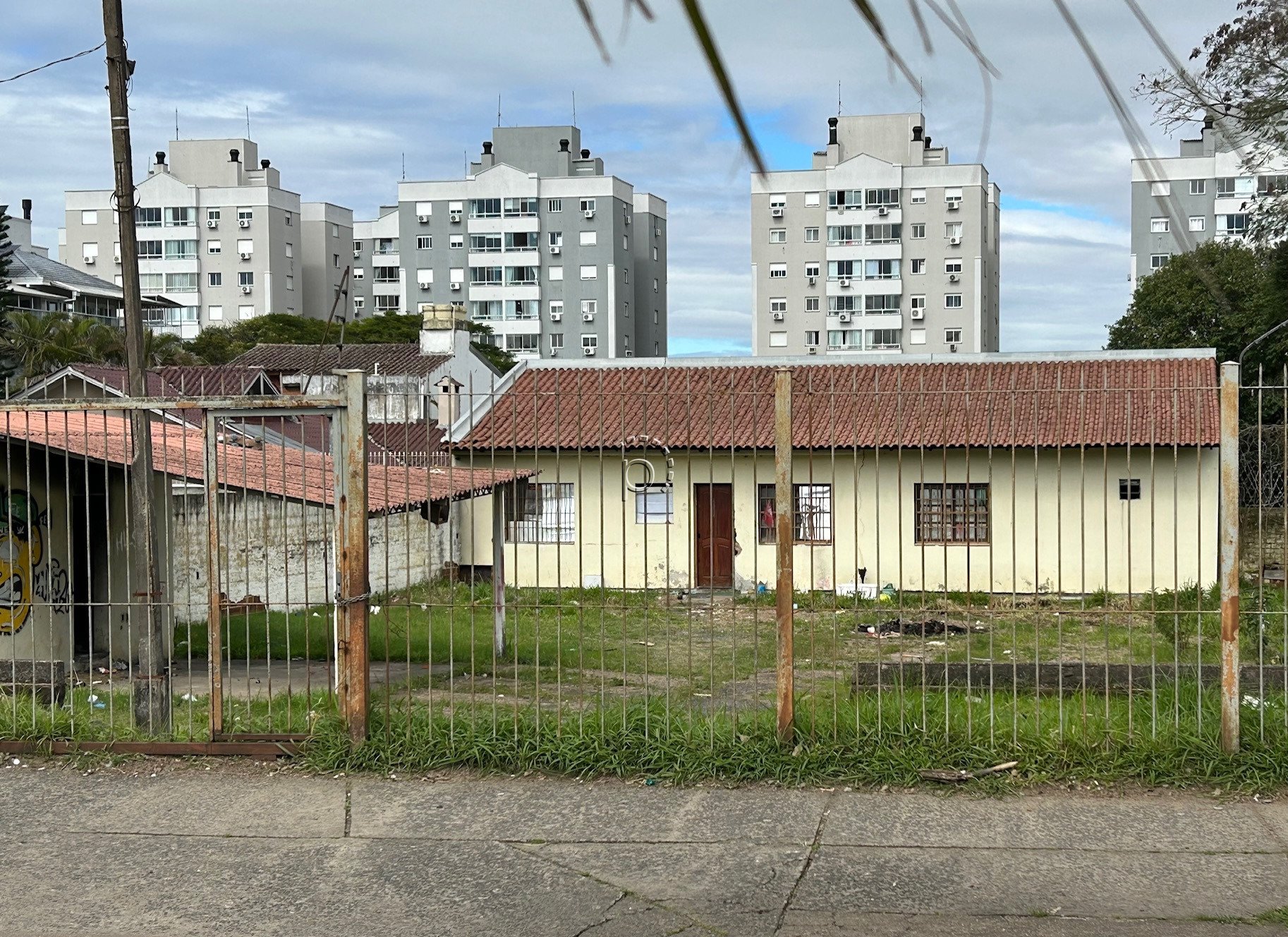 Terreno à venda com 360m² no bairro Cristal em Porto Alegre - Foto 2