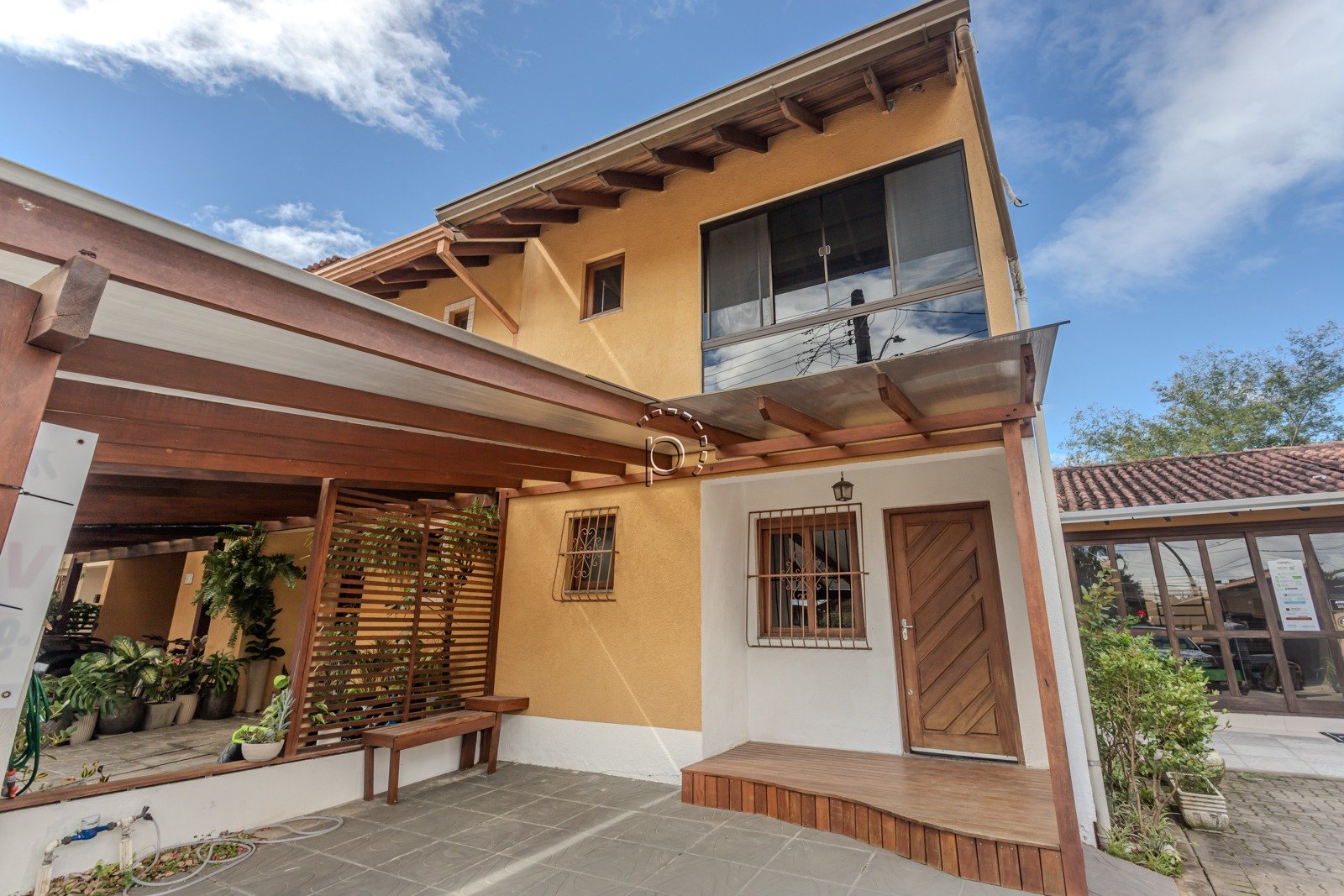 Casa em Condomínio para alugar com 140m², 2 quartos, 1 suíte, 2 vagas no bairro Hípica em Porto Alegre