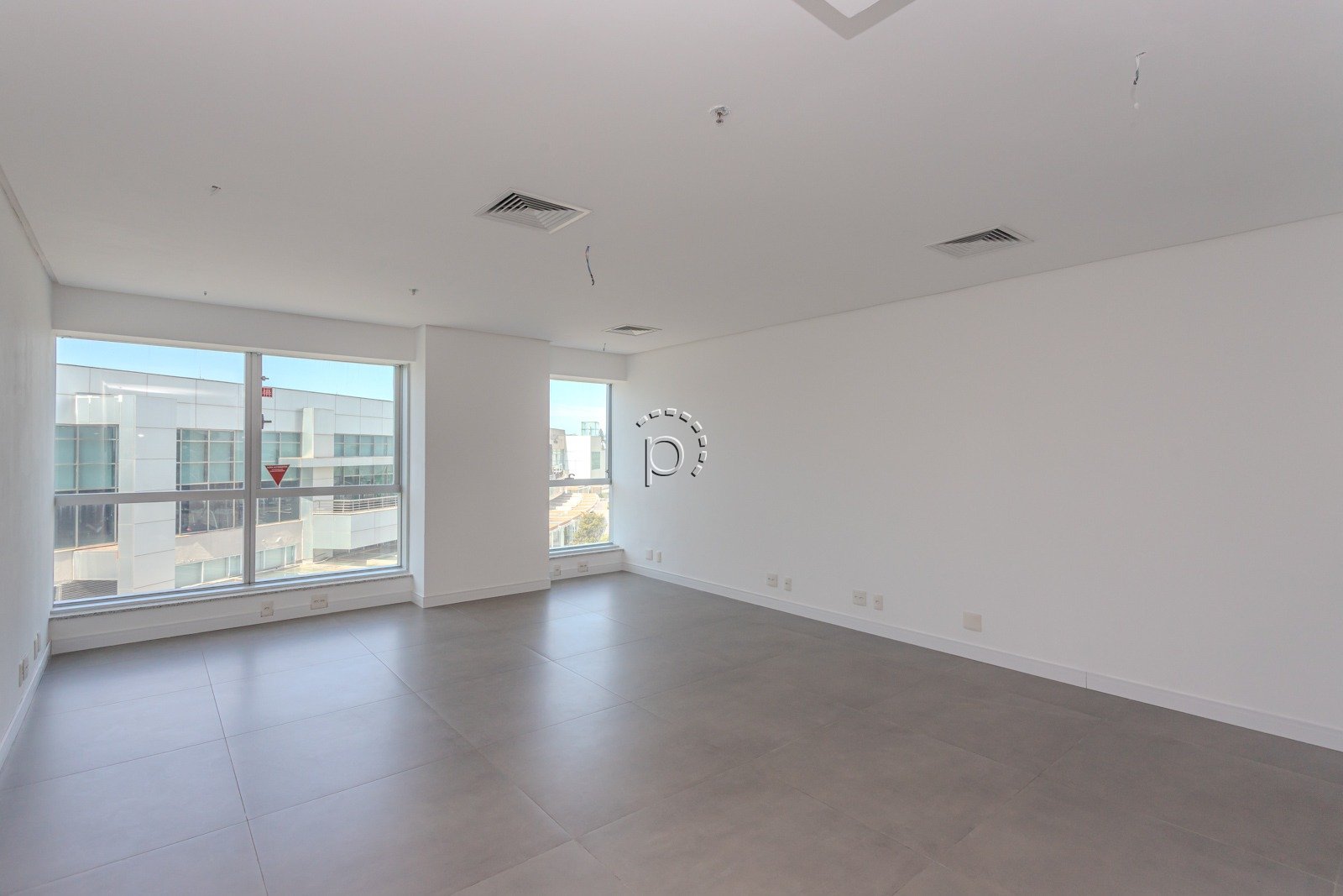 Sala para alugar com 41m², 1 vaga no bairro Cristal em Porto Alegre - Foto 2