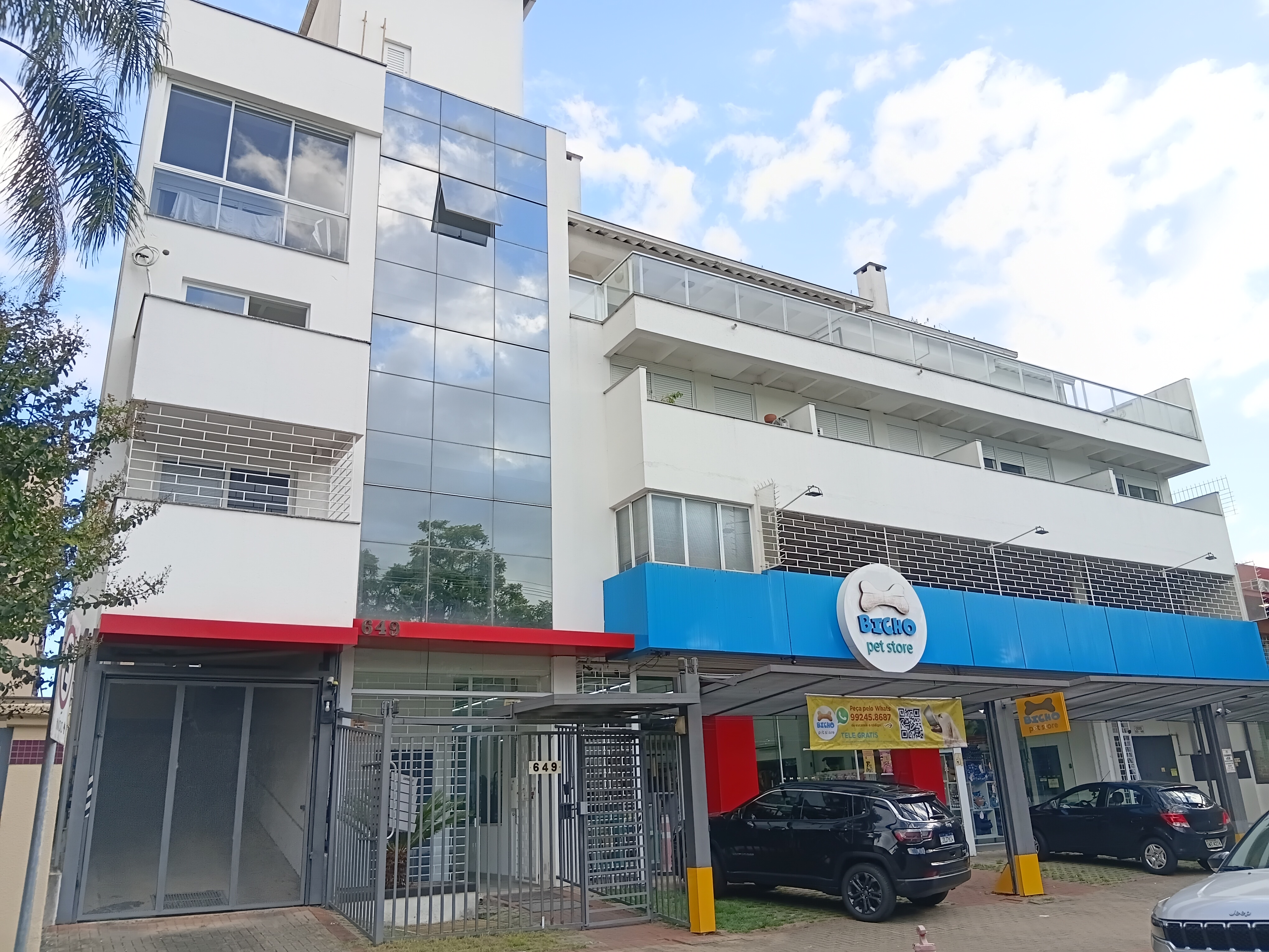 Apartamento para alugar com 43m², 1 quarto no bairro Menino Deus em Porto Alegre