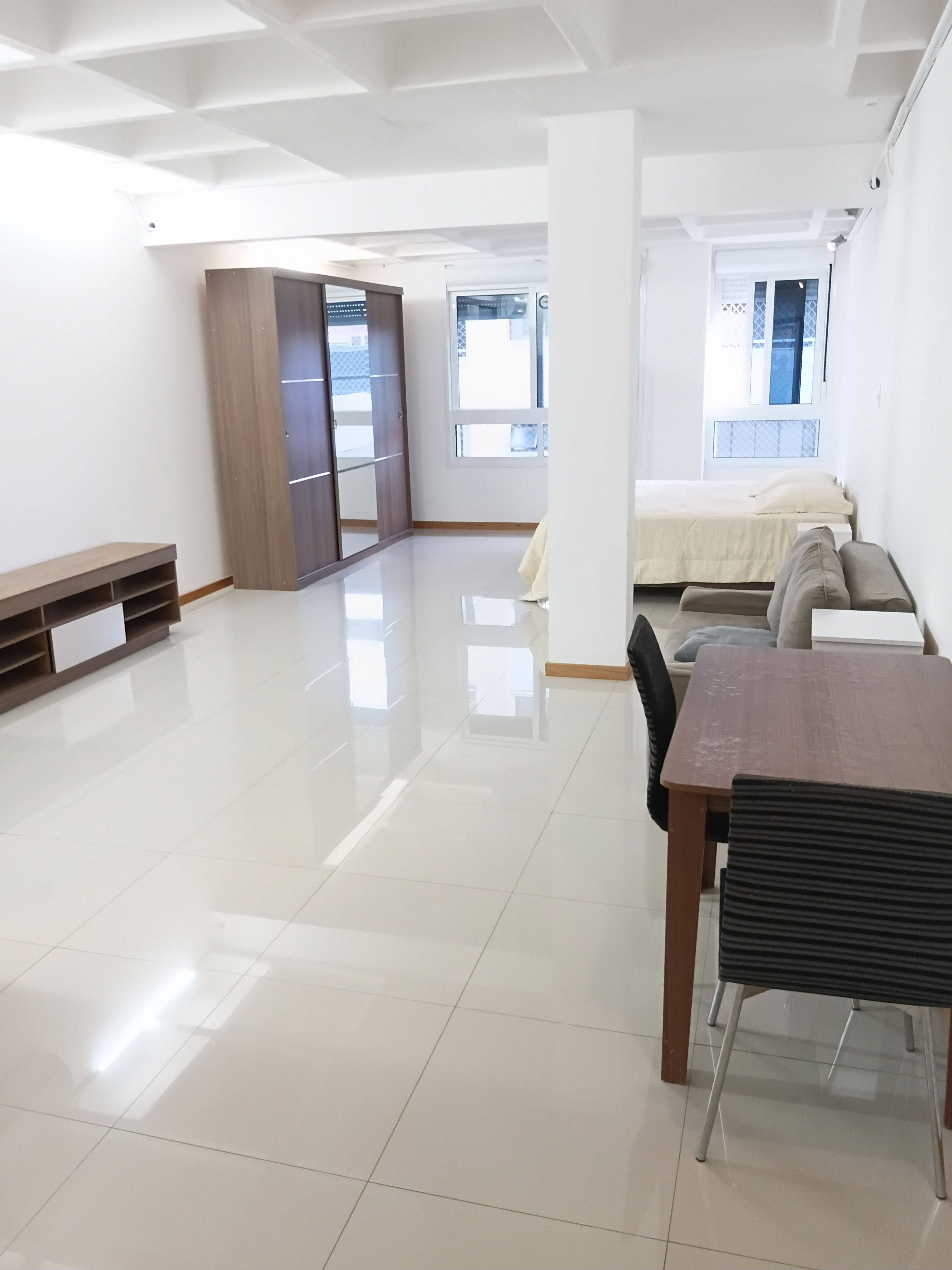 Apartamento para alugar com 43m², 1 quarto no bairro Menino Deus em Porto Alegre - Foto 3