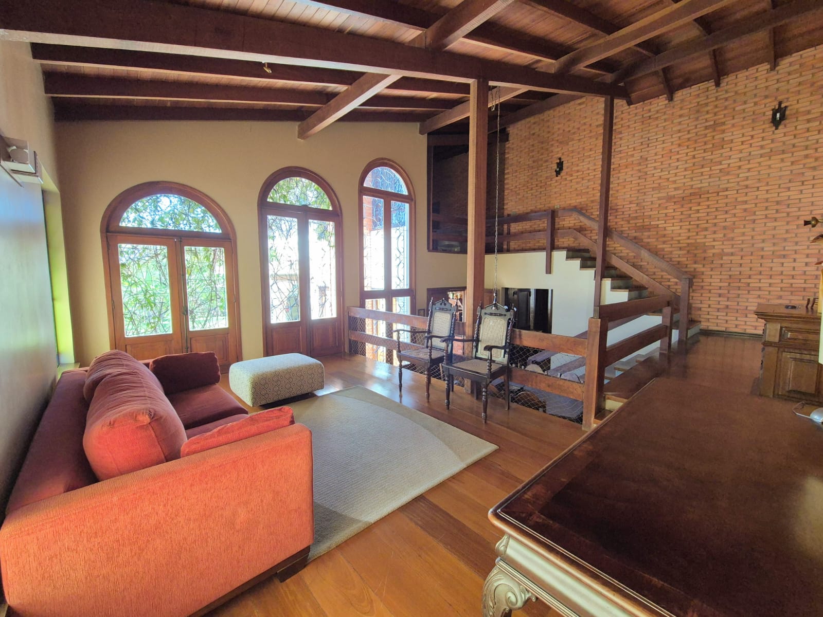 Casa à venda com 354m², 5 quartos, 1 suíte, 10 vagas no bairro Cristal em Porto Alegre - Foto 2