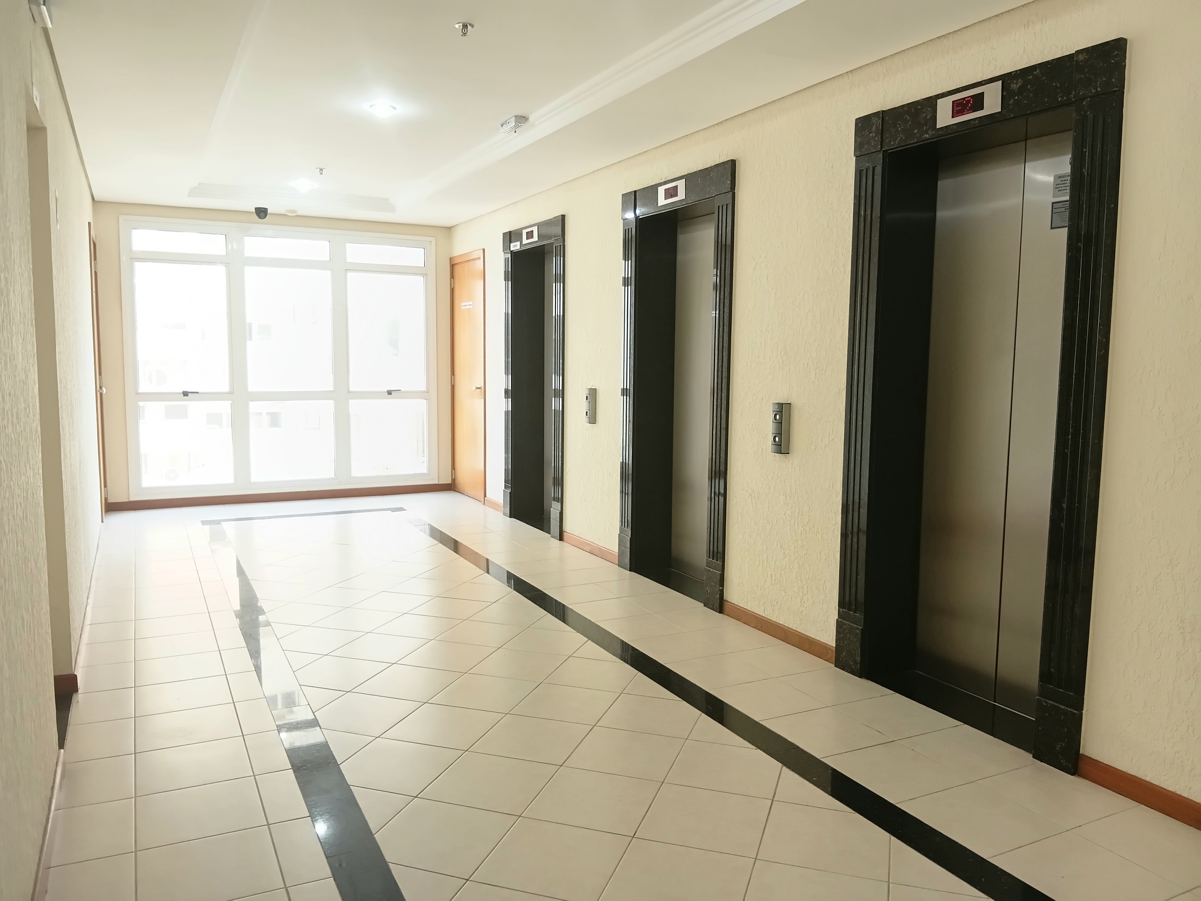 Sala para alugar com 33m², 1 vaga no bairro Menino Deus em Porto Alegre - Foto 4