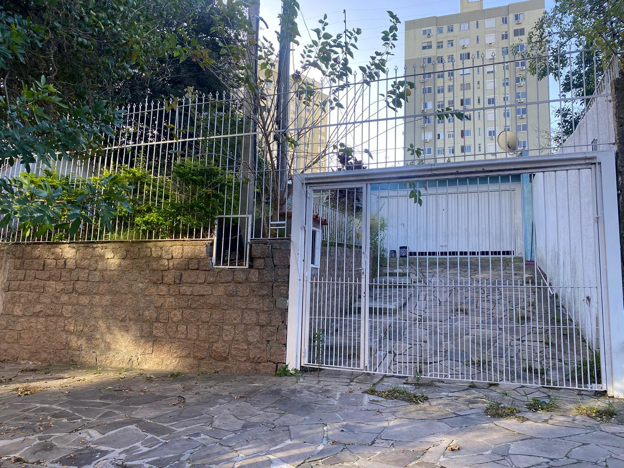 Terreno à venda com 348m² no bairro Tristeza em Porto Alegre