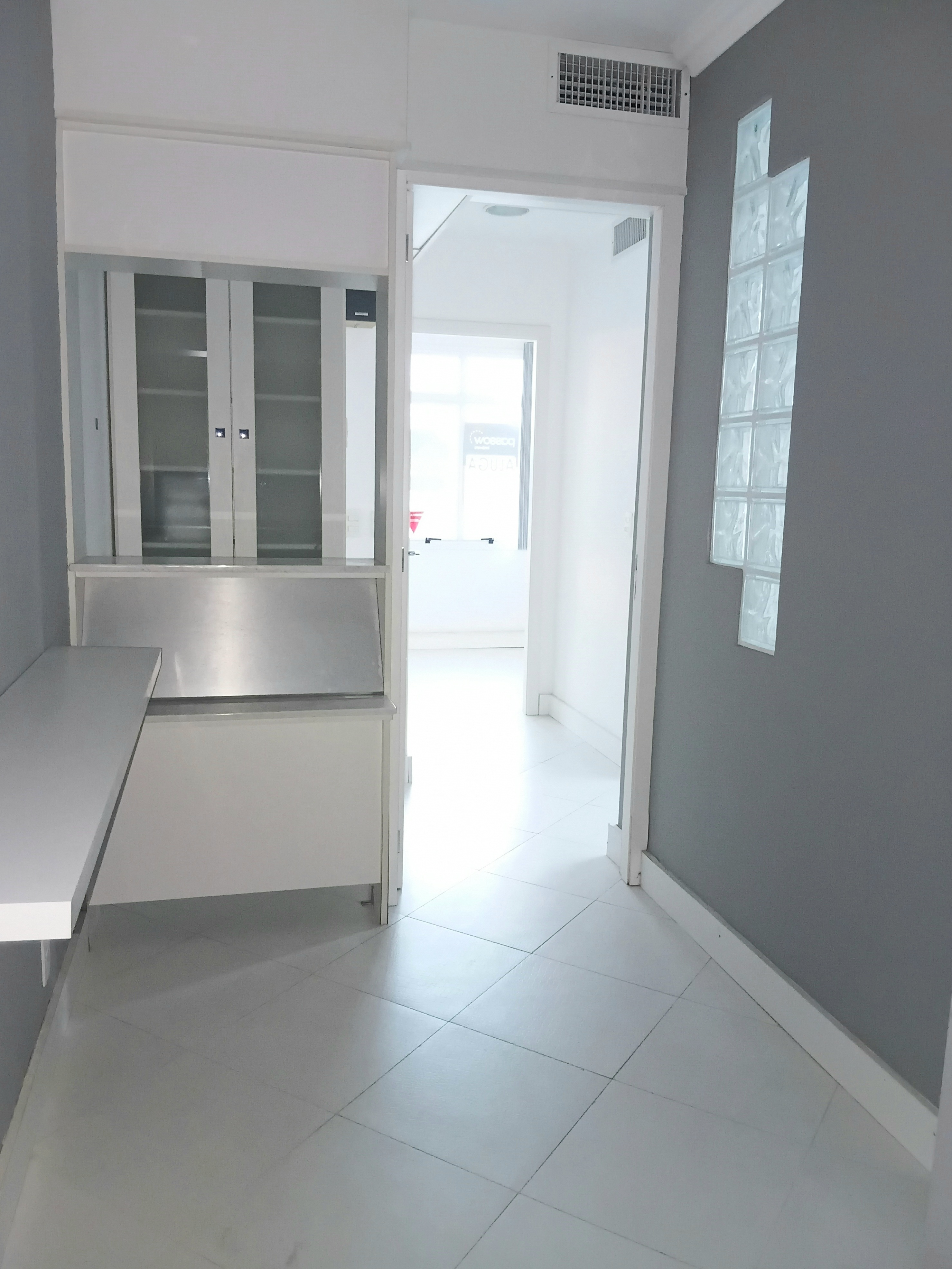 Sala para alugar com 38m², 1 vaga no bairro Menino Deus em Porto Alegre - Foto 2