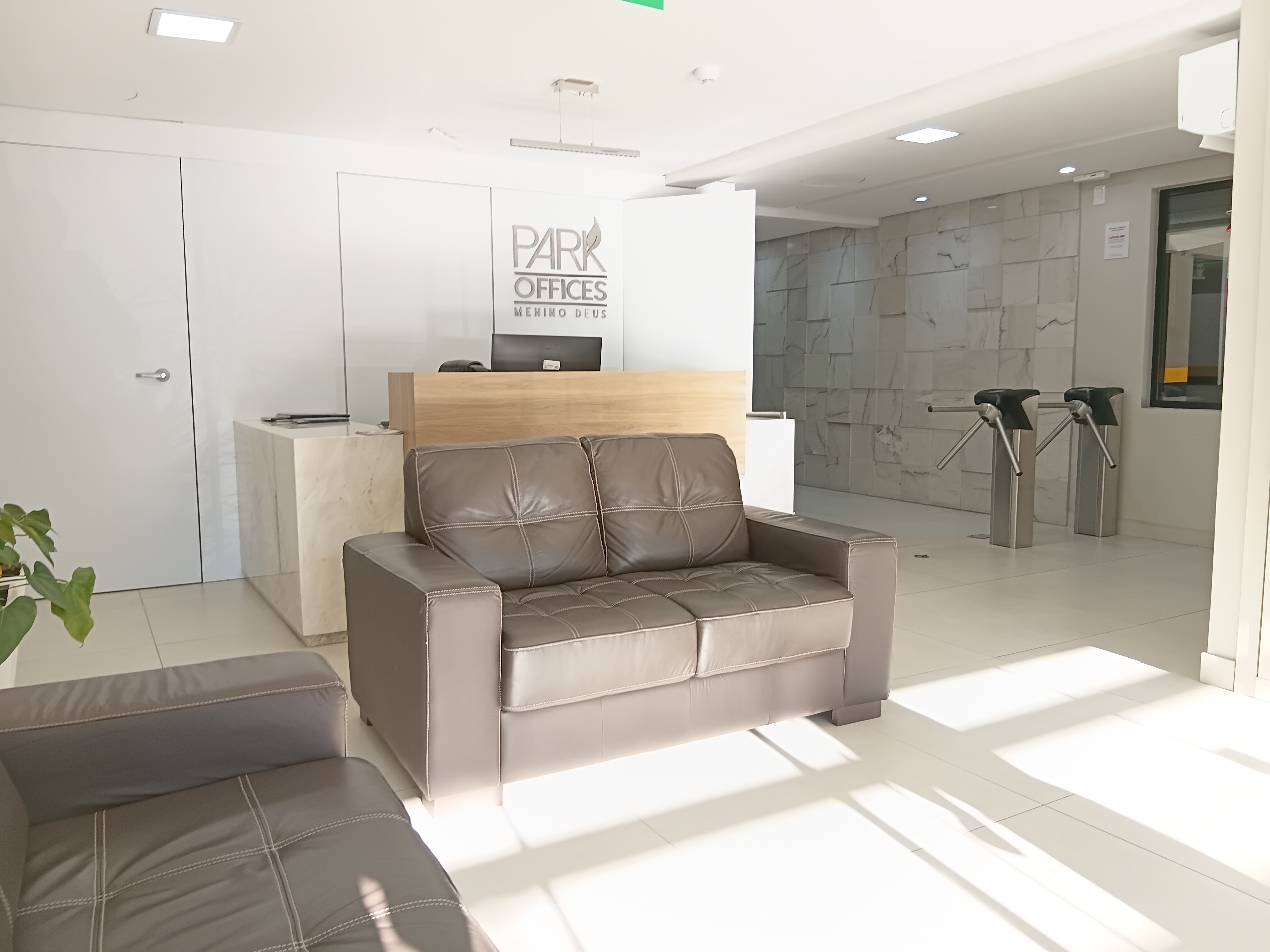 Sala à venda com 44m², 1 vaga no bairro Praia de Belas em Porto Alegre - Foto 3