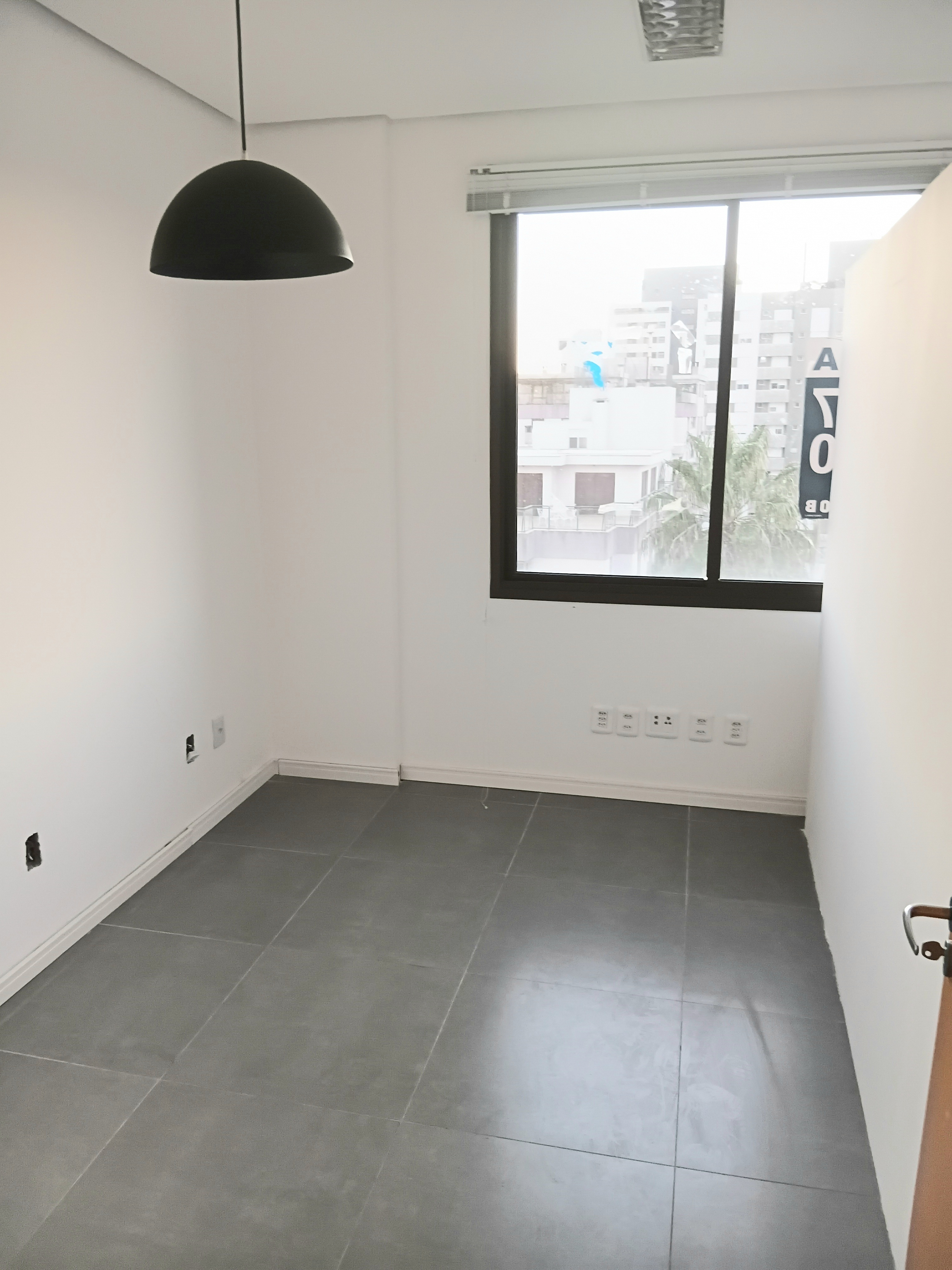 Sala para alugar com 56m², 2 vagas no bairro Menino Deus em Porto Alegre - Foto 3