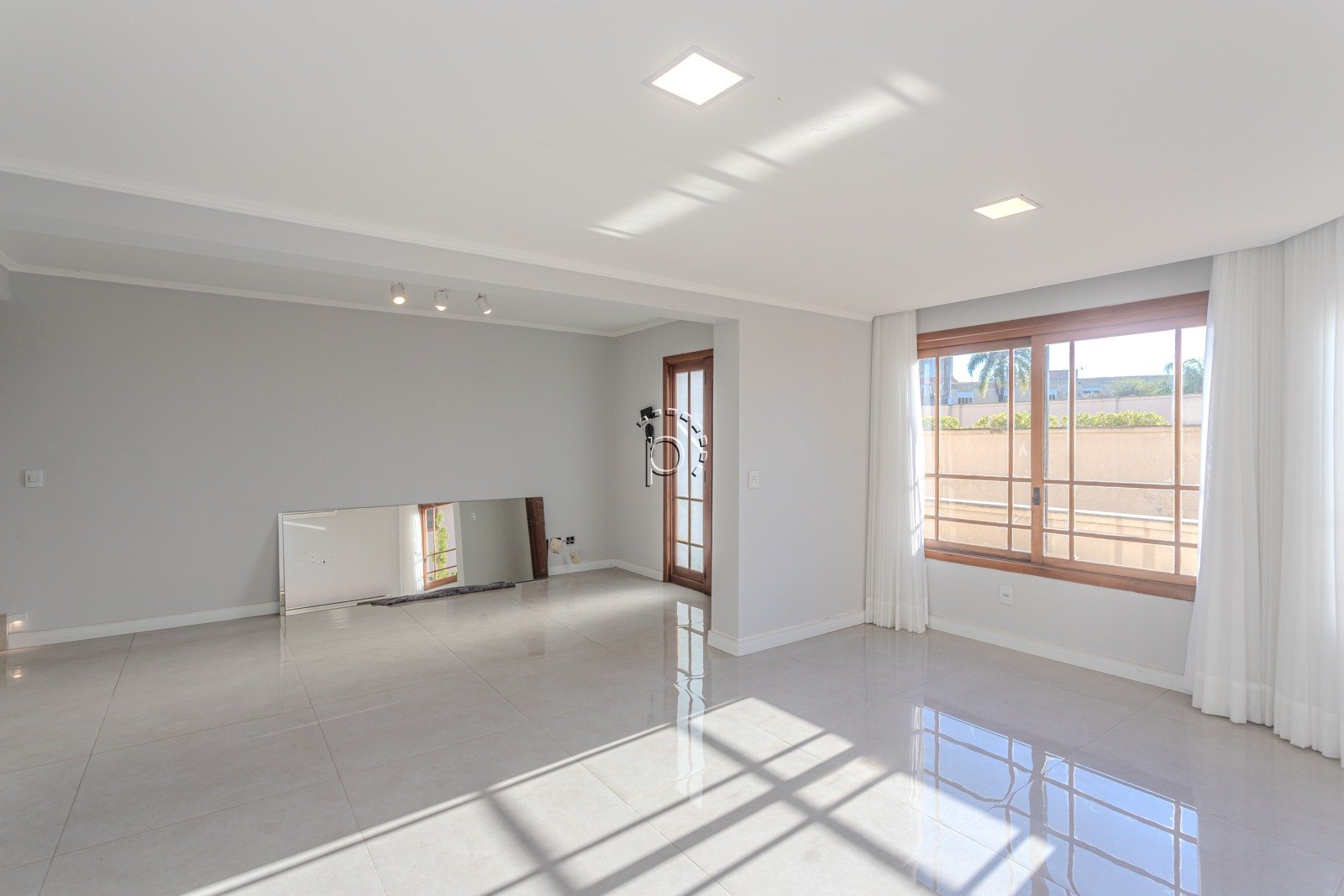 Casa em Condomínio à venda com 214m², 3 quartos no bairro Cristal em Porto Alegre - Foto 2