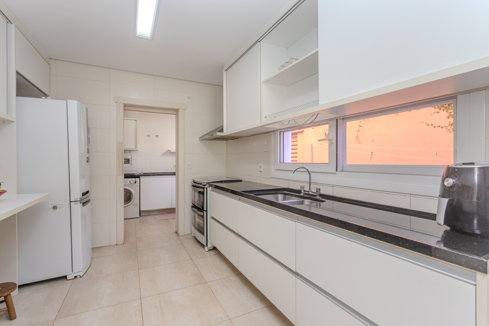 Casa em Condomínio à venda com 341m², 4 quartos, 4 suítes, 4 vagas no bairro Terra Ville em Porto Alegre - Foto 15