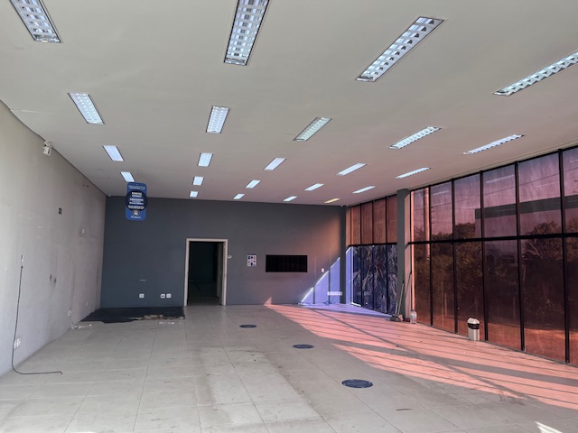 Loja para alugar com 318m² no bairro Sarandi em Porto Alegre - Foto 14